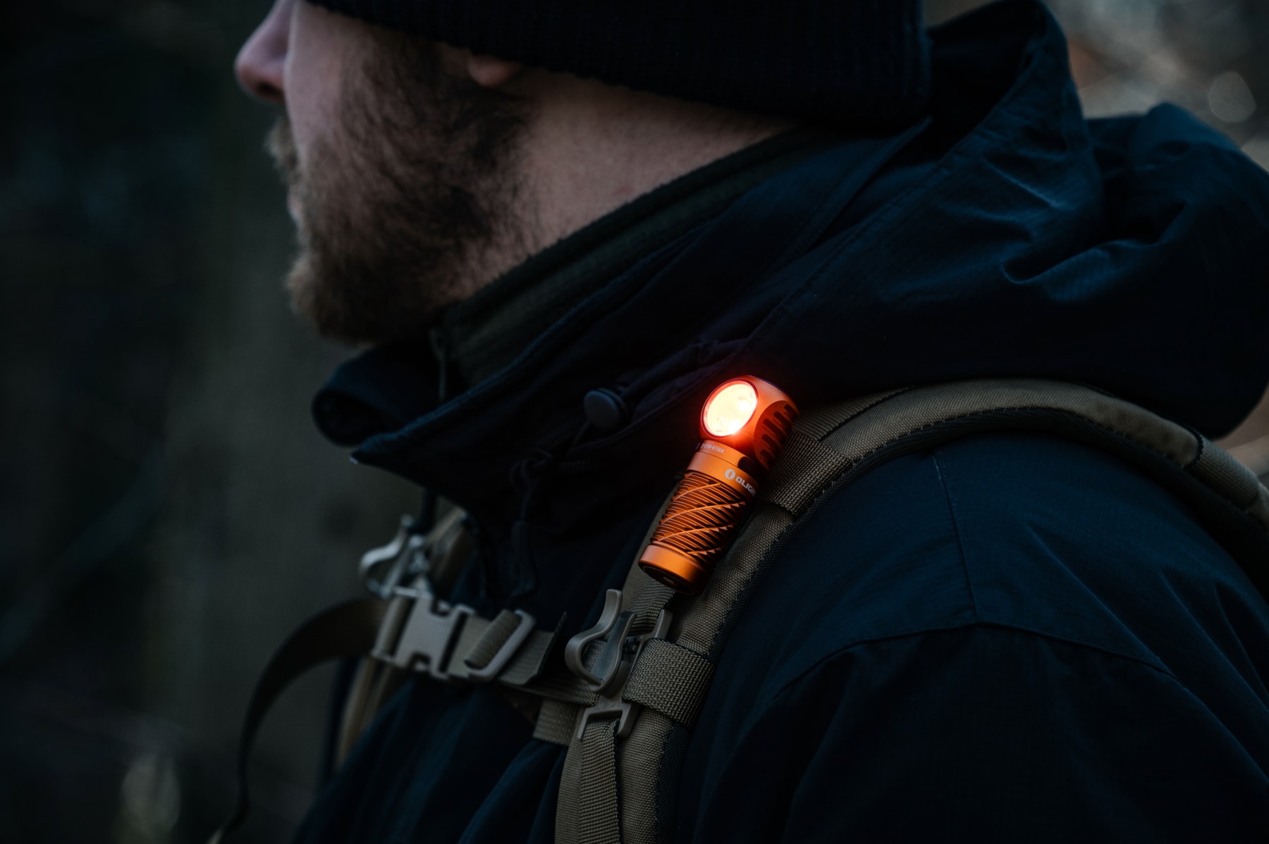 Latarka czołowa i kątowa Olight Perun 3 Mini Premium Cool White Orange z opaską - 1250 lumenów