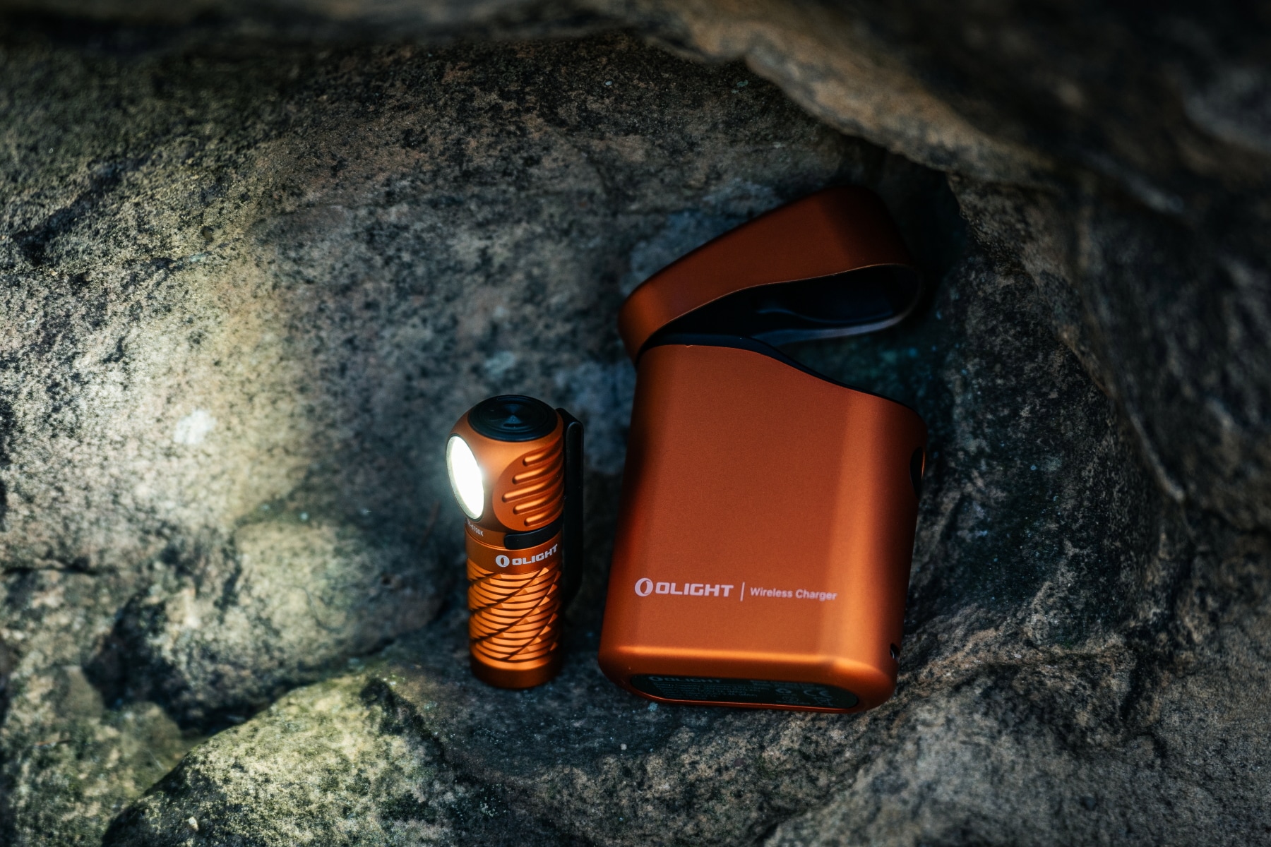 Latarka czołowa i kątowa Olight Perun 3 Mini Premium Cool White Orange z opaską - 1250 lumenów