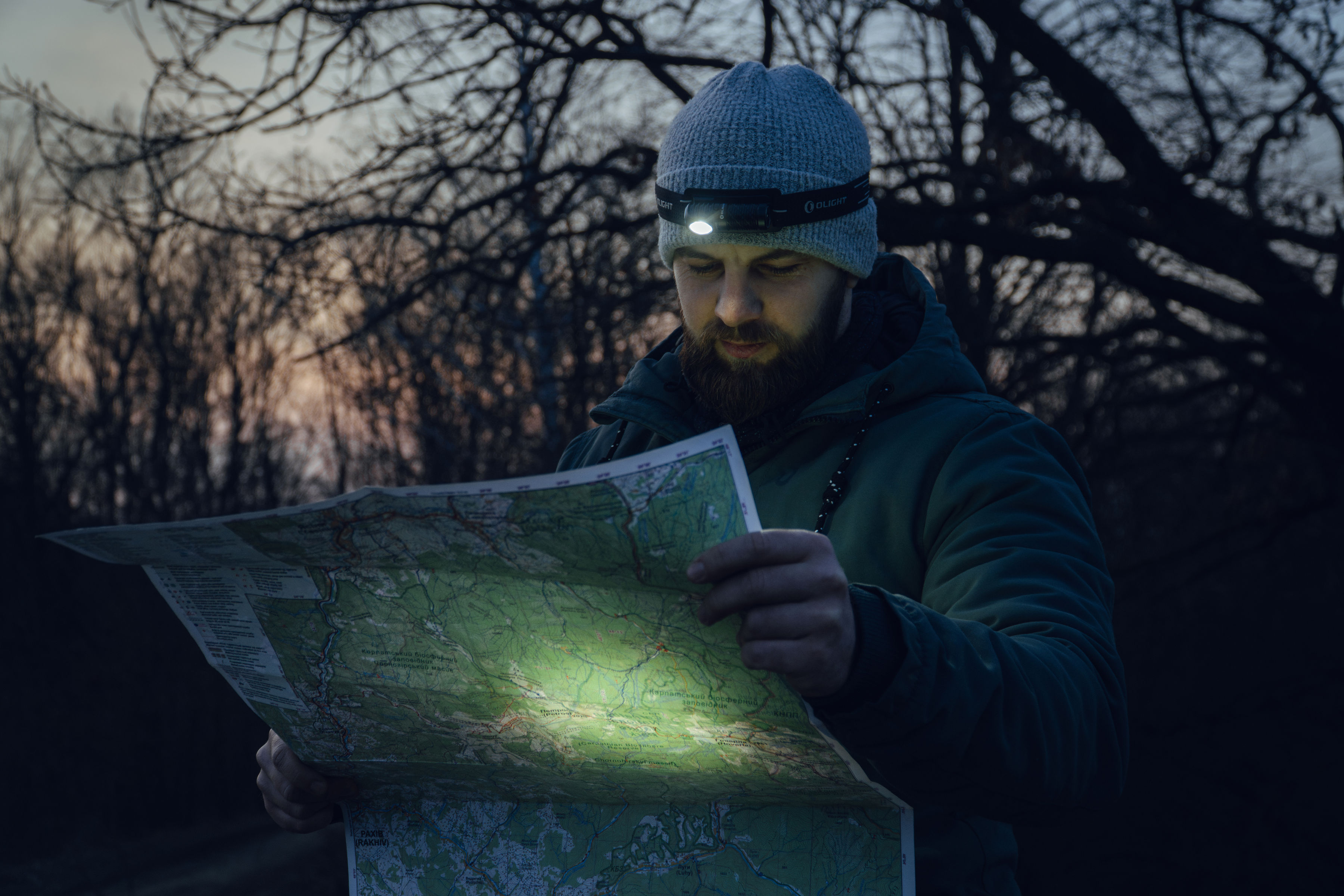 Latarka czołowa i kątowa Olight Perun 3 Mini Cool White Black z opaską - 1250 lumenów