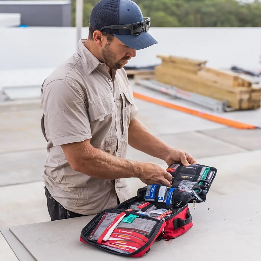 Аптечка Survival Workplace First Aid Kit зі спорядженням
