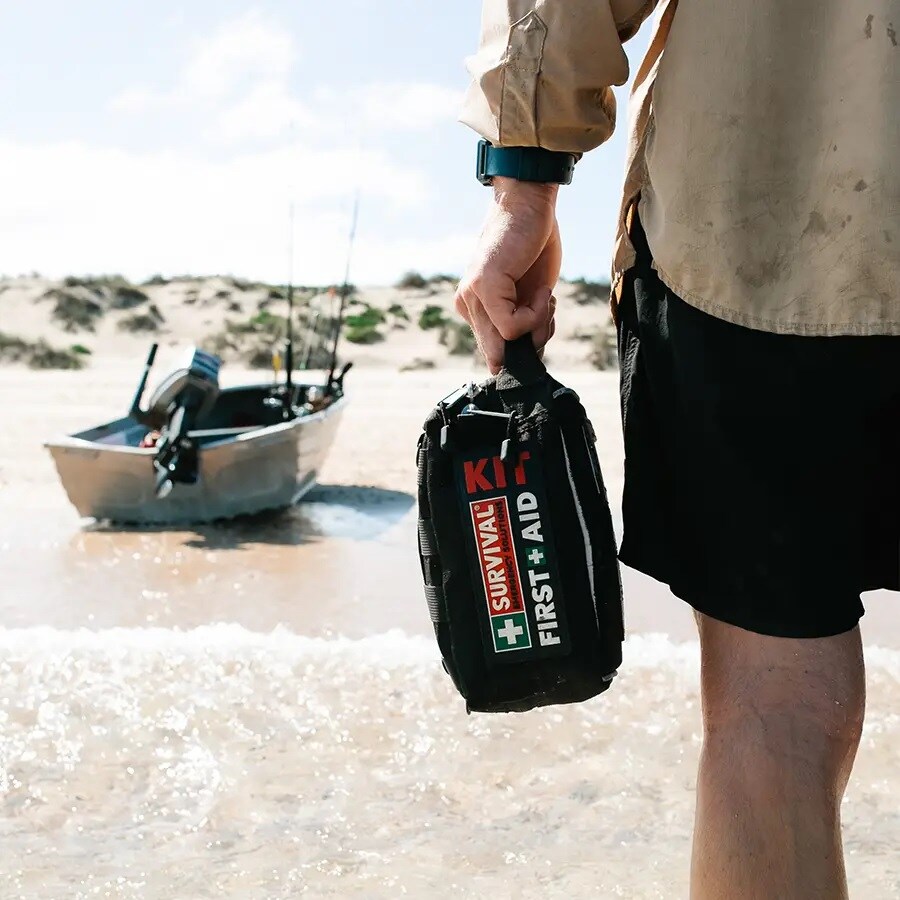 Аптечка Survival Vehicle First Aid Kit з обладнанням