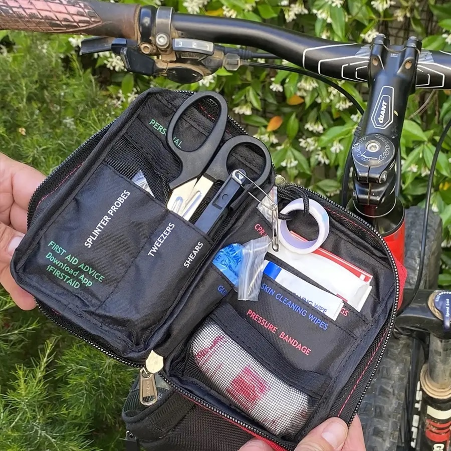 Apteczka Survival Compact First Aid Kit z wyposażeniem