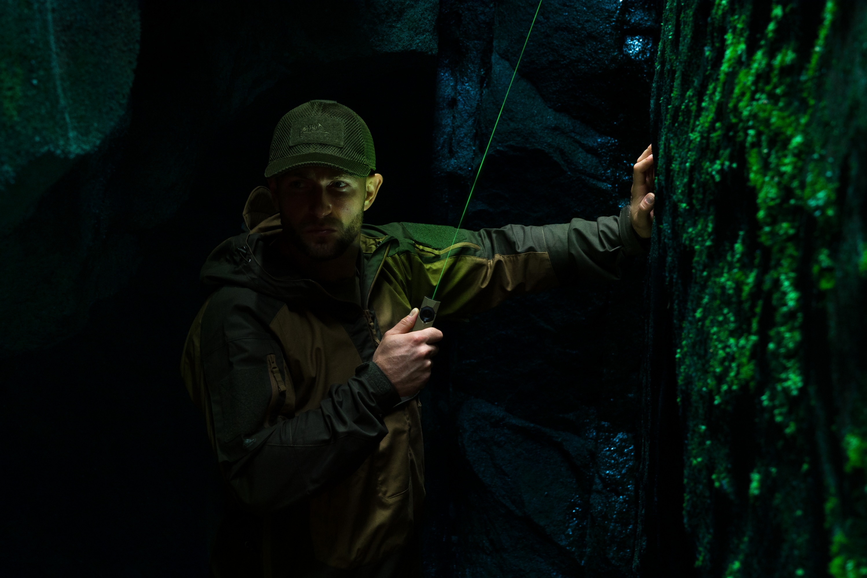 Latarka Olight ArkPro Ultra Class 1 Cool White Olive Green - 1700 lumenów