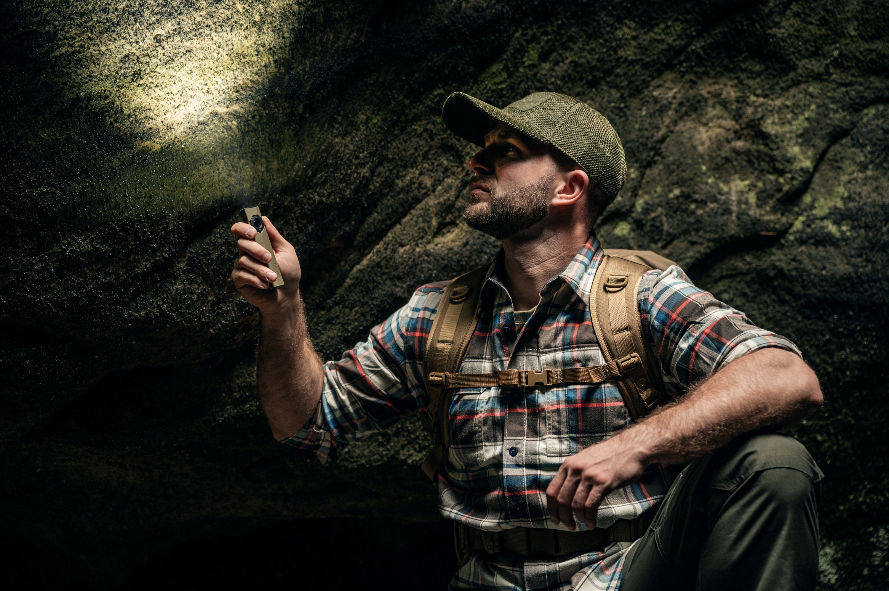 Latarka Olight ArkPro Ultra Class 1 Cool White Olive Green - 1700 lumenów