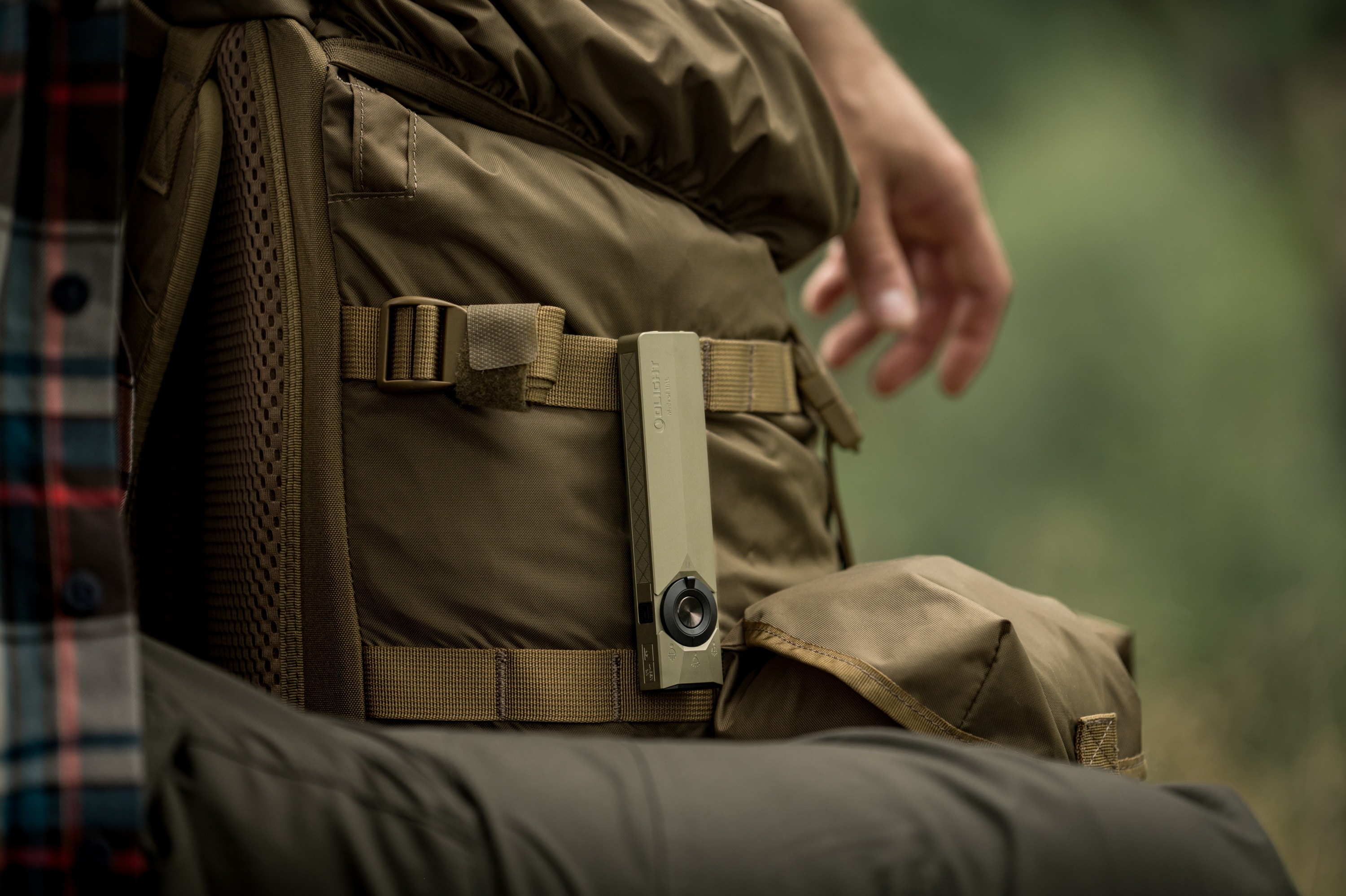 Latarka Olight ArkPro Ultra Class 1 Cool White Olive Green - 1700 lumenów