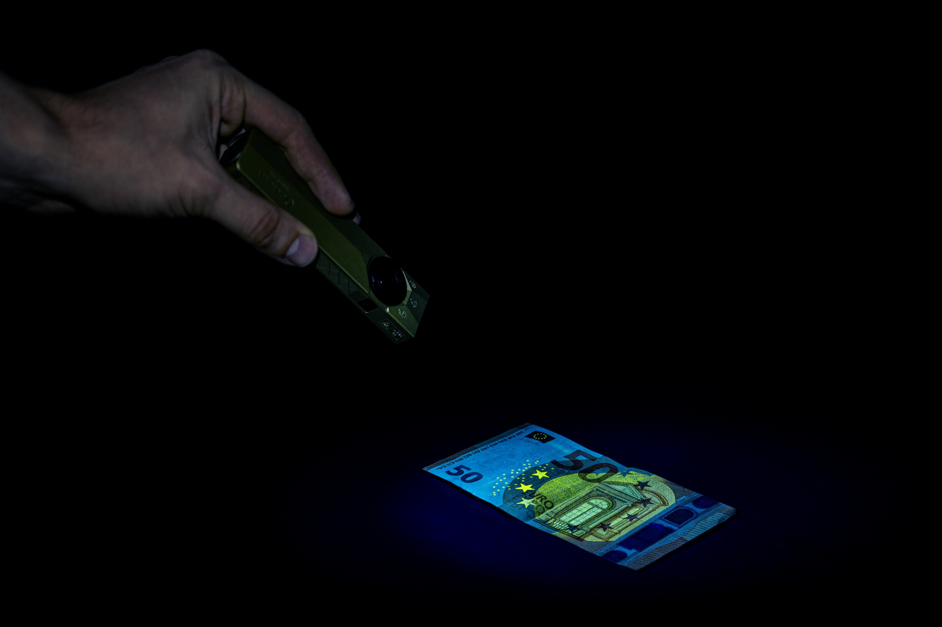 Ліхтарик Olight ArkPro Ultra Class 1 Cool White Olive Green - 1700 люменів