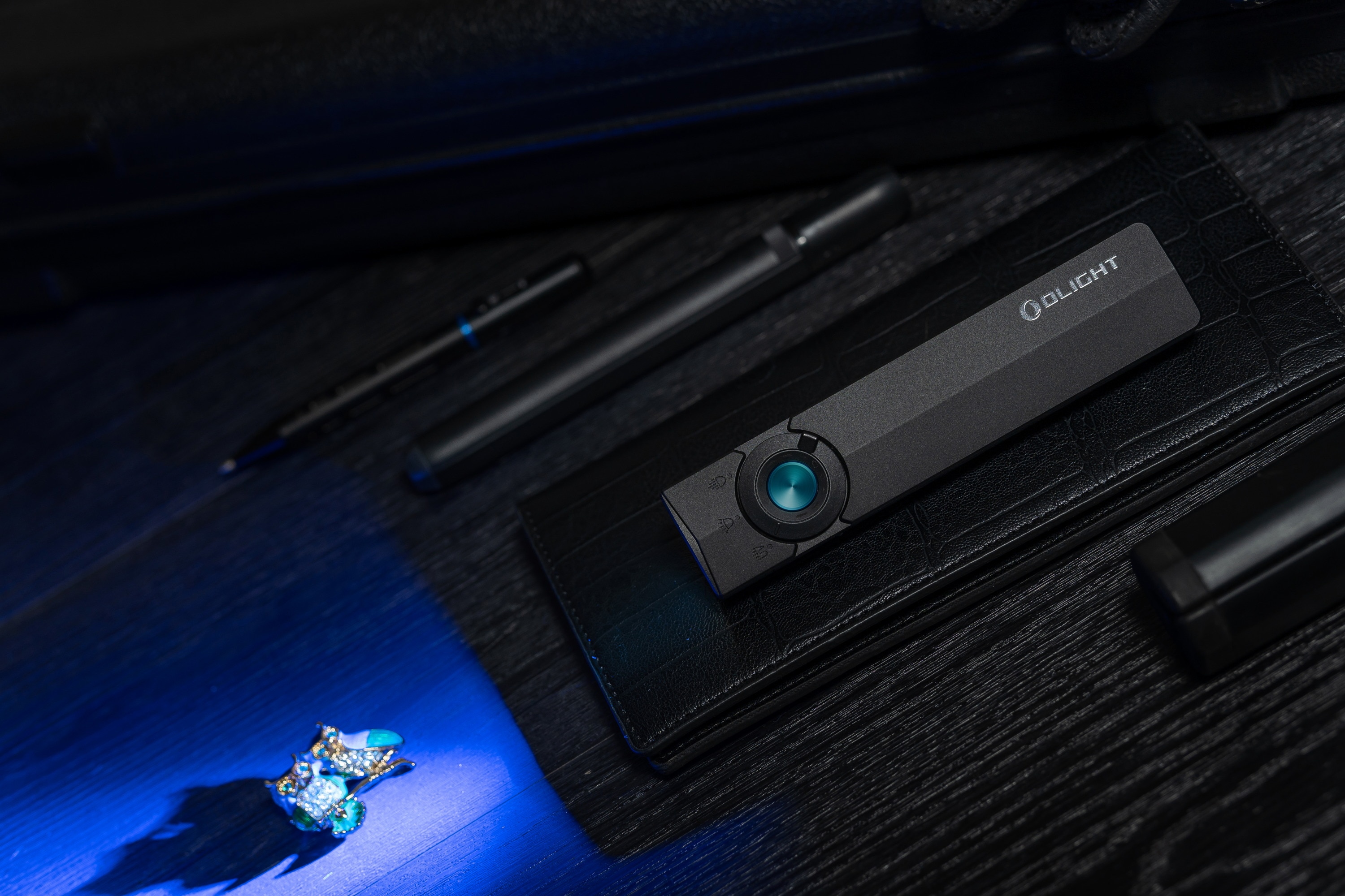 Latarka Olight ArkPro Class 1 Cool White Matte Black - 1500 lumenów