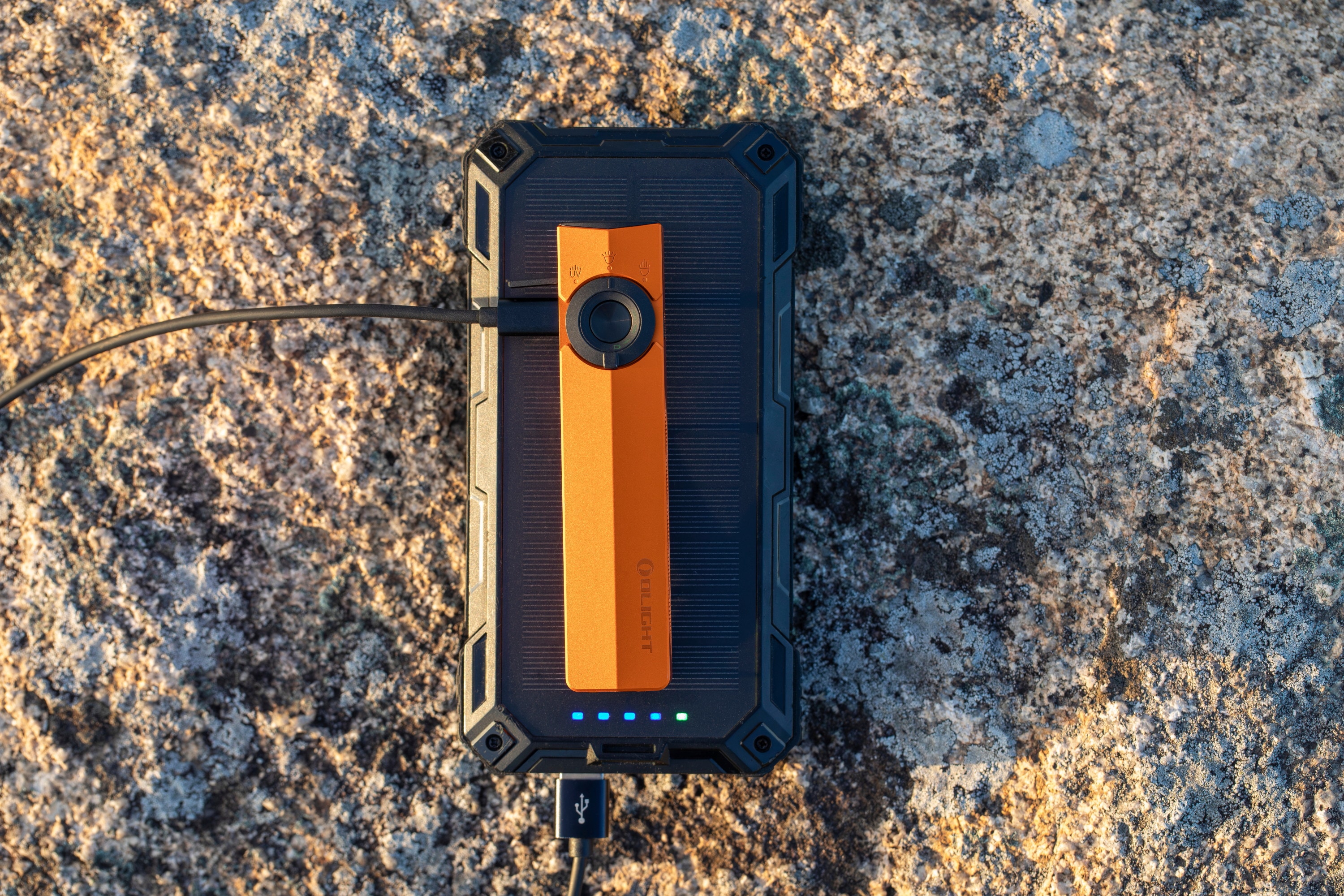 Latarka Olight ArkPro Class 1 Cool White Orange - 1500 lumenów