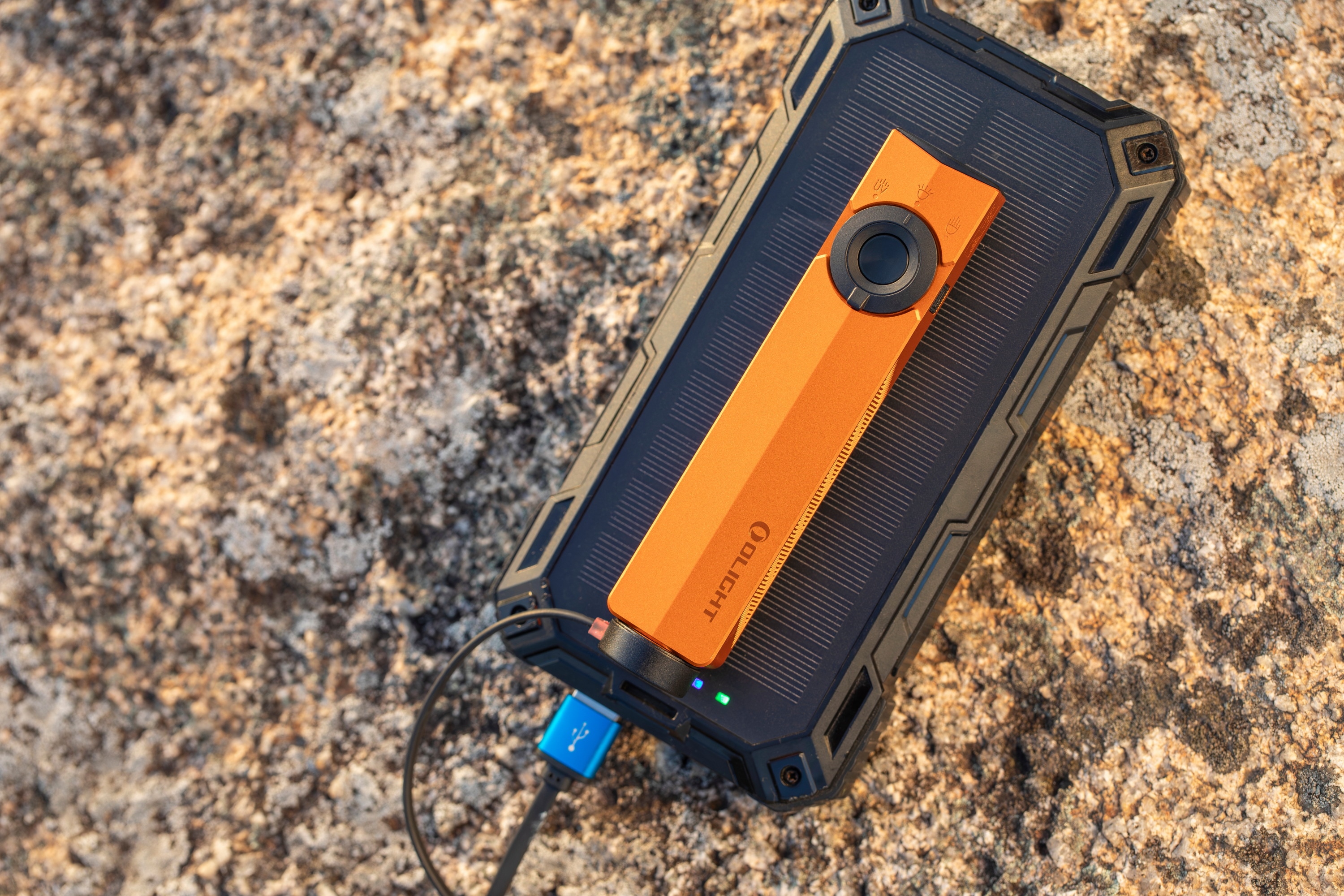 Latarka Olight ArkPro Class 1 Cool White Orange - 1500 lumenów