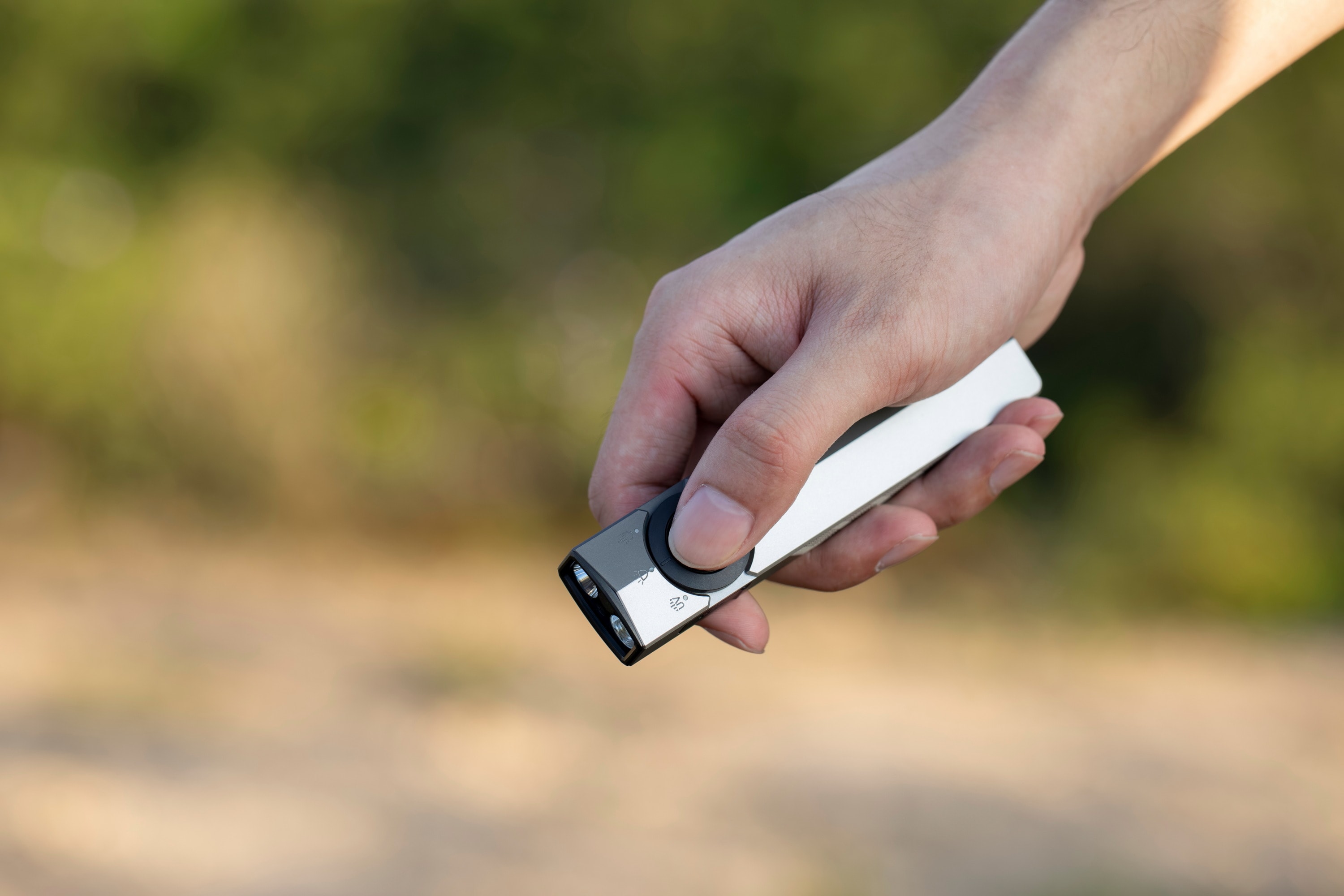 Latarka Olight ArkPro Class 1 Cool White Silver Graphite - 1500 lumenów