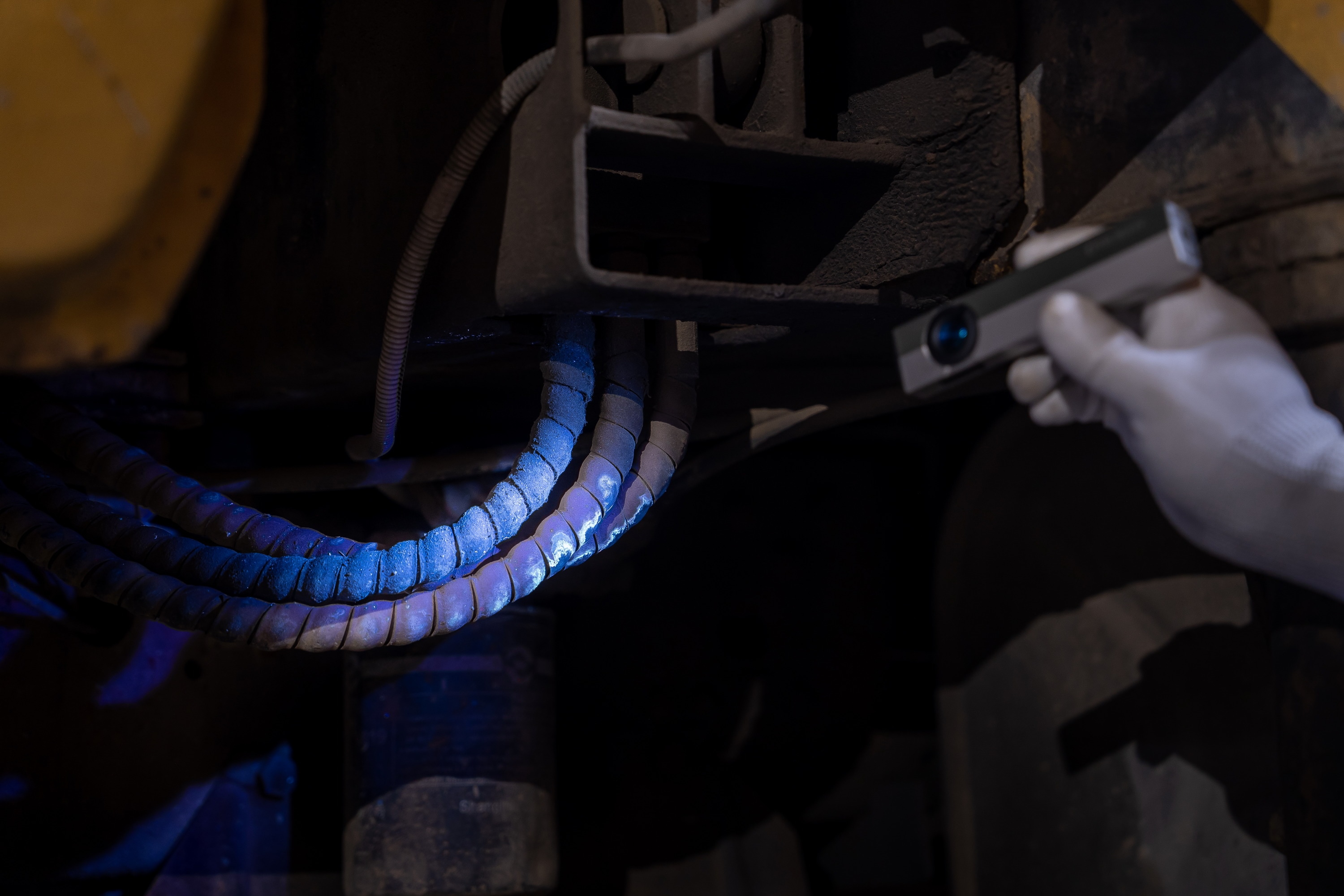 Latarka Olight ArkPro Class 1 Cool White Silver Graphite - 1500 lumenów