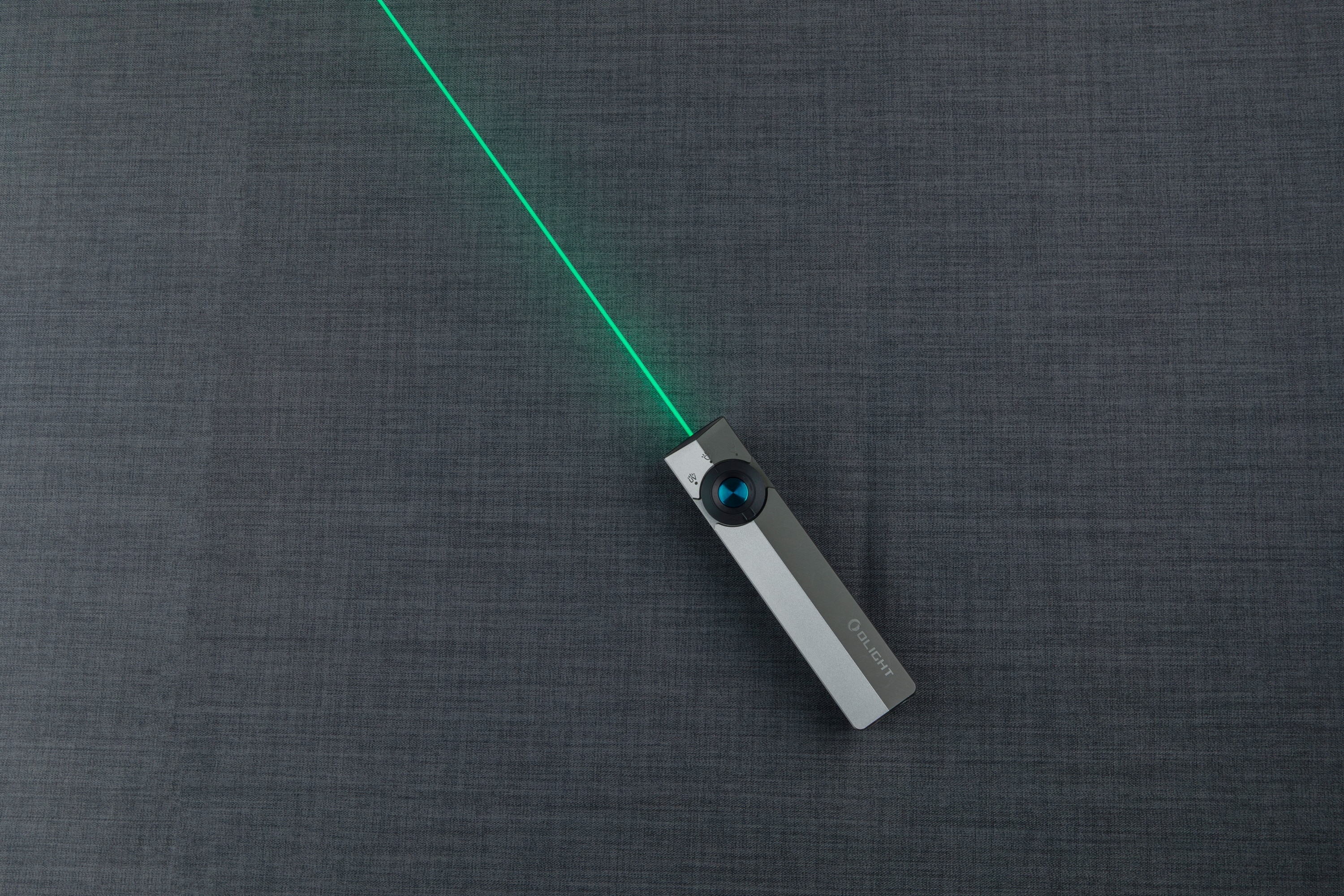 Latarka Olight ArkPro Class 1 Cool White Silver Graphite - 1500 lumenów