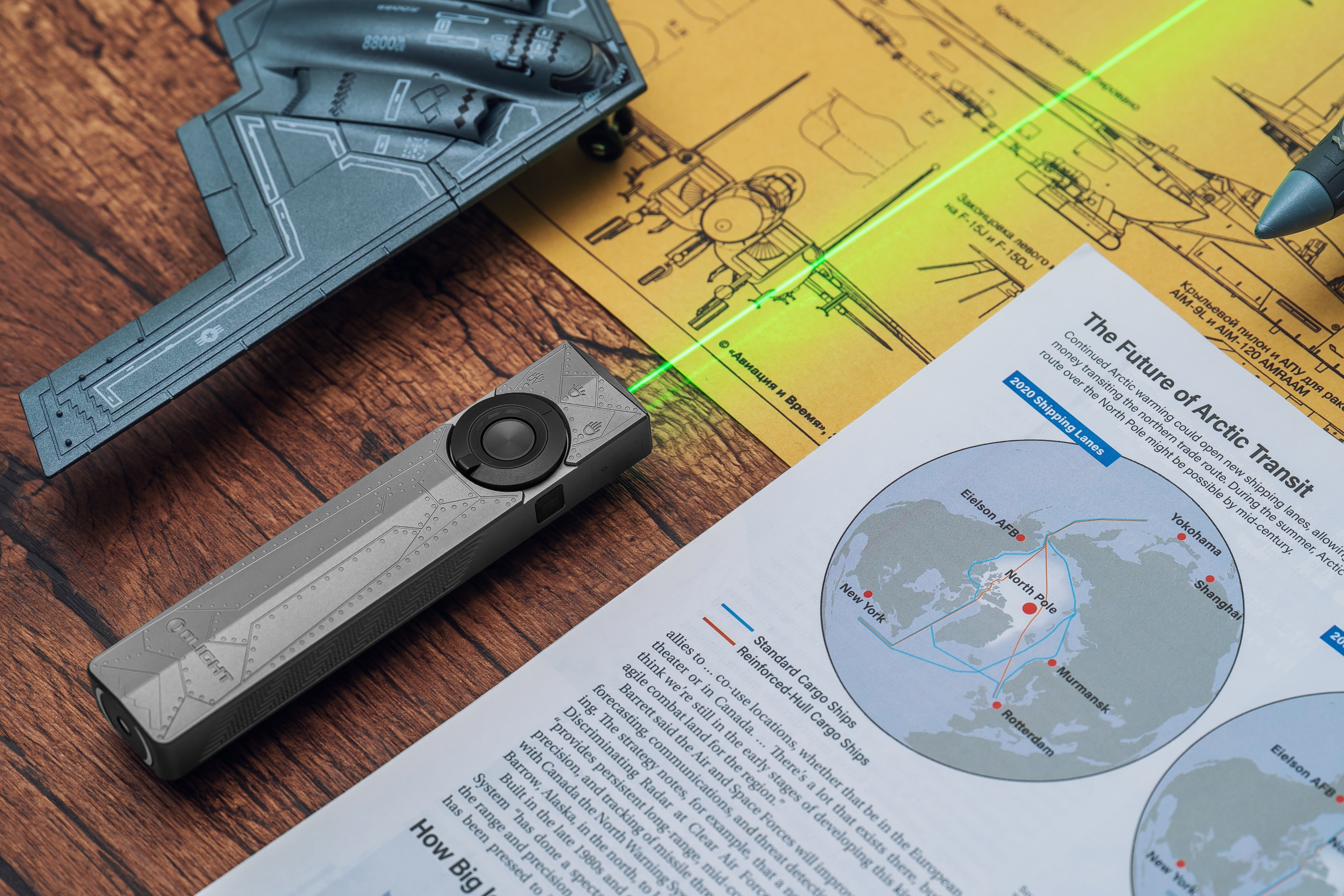 Latarka Olight ArkPro Class 1 Cool White Phantom Squadron - 1500 lumenów