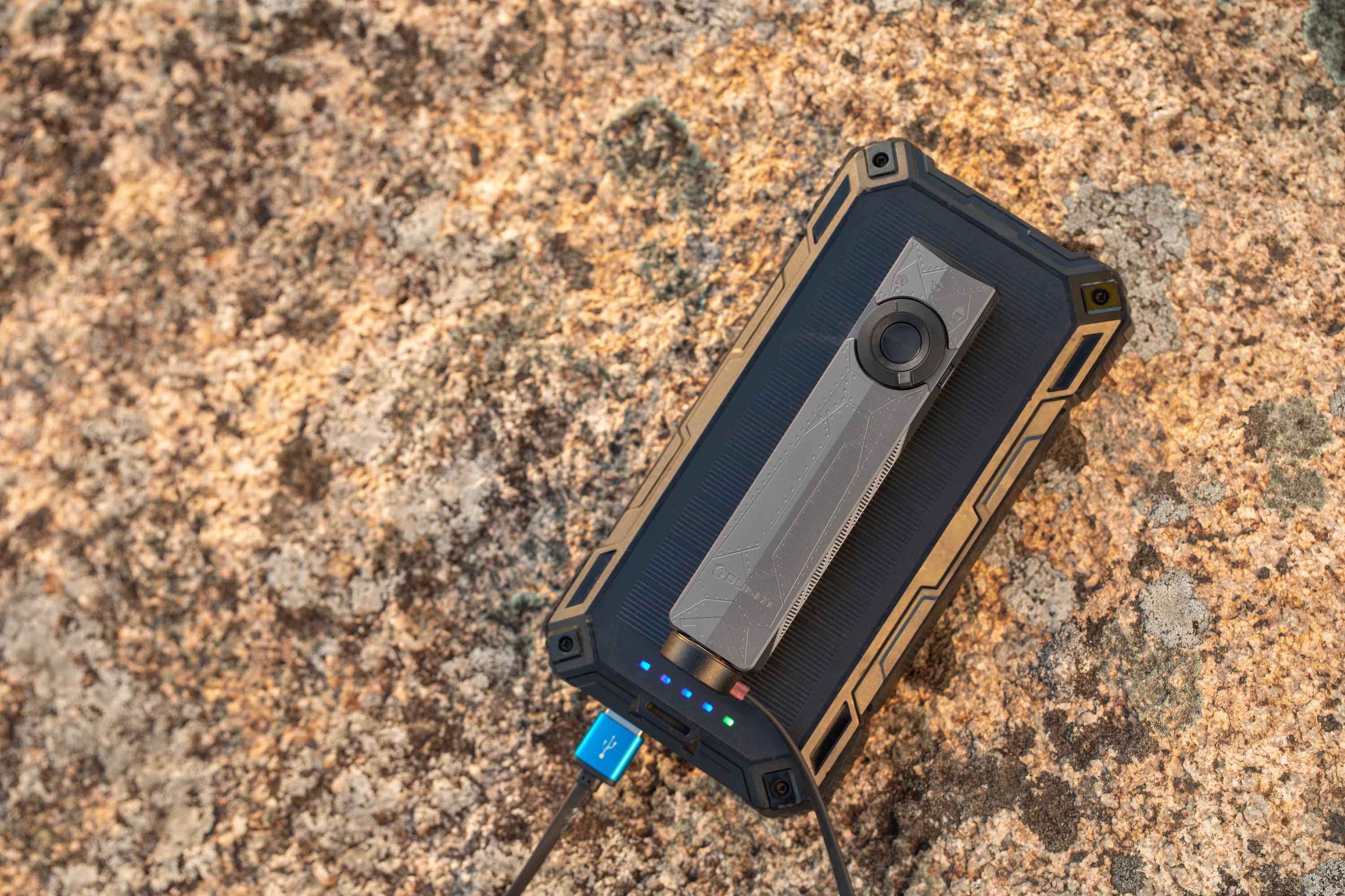 Latarka Olight ArkPro Class 1 Cool White Phantom Squadron - 1500 lumenów