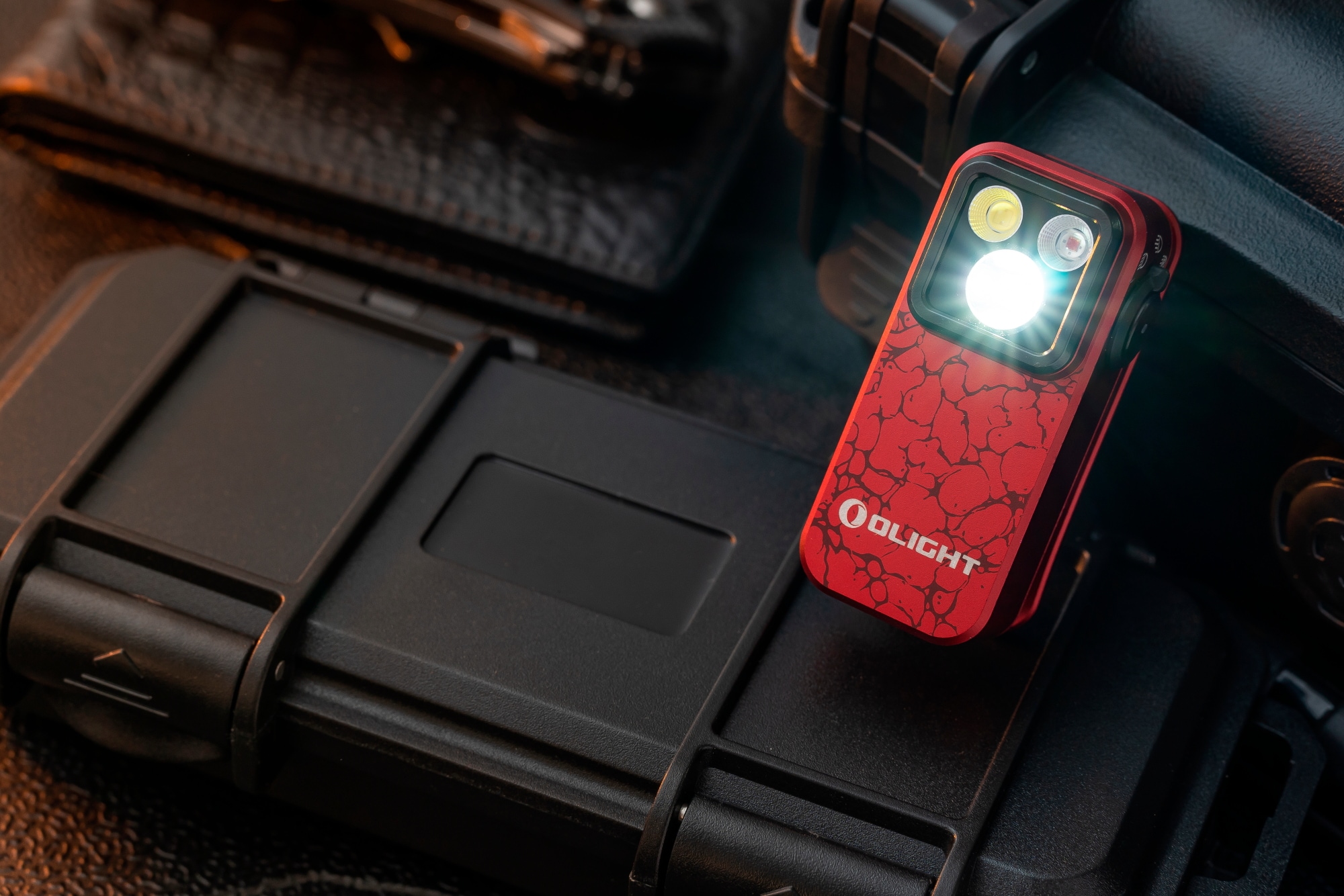 Latarka akumulatorowa Olight Oclip Pro Molten Lava - 500 lumenów