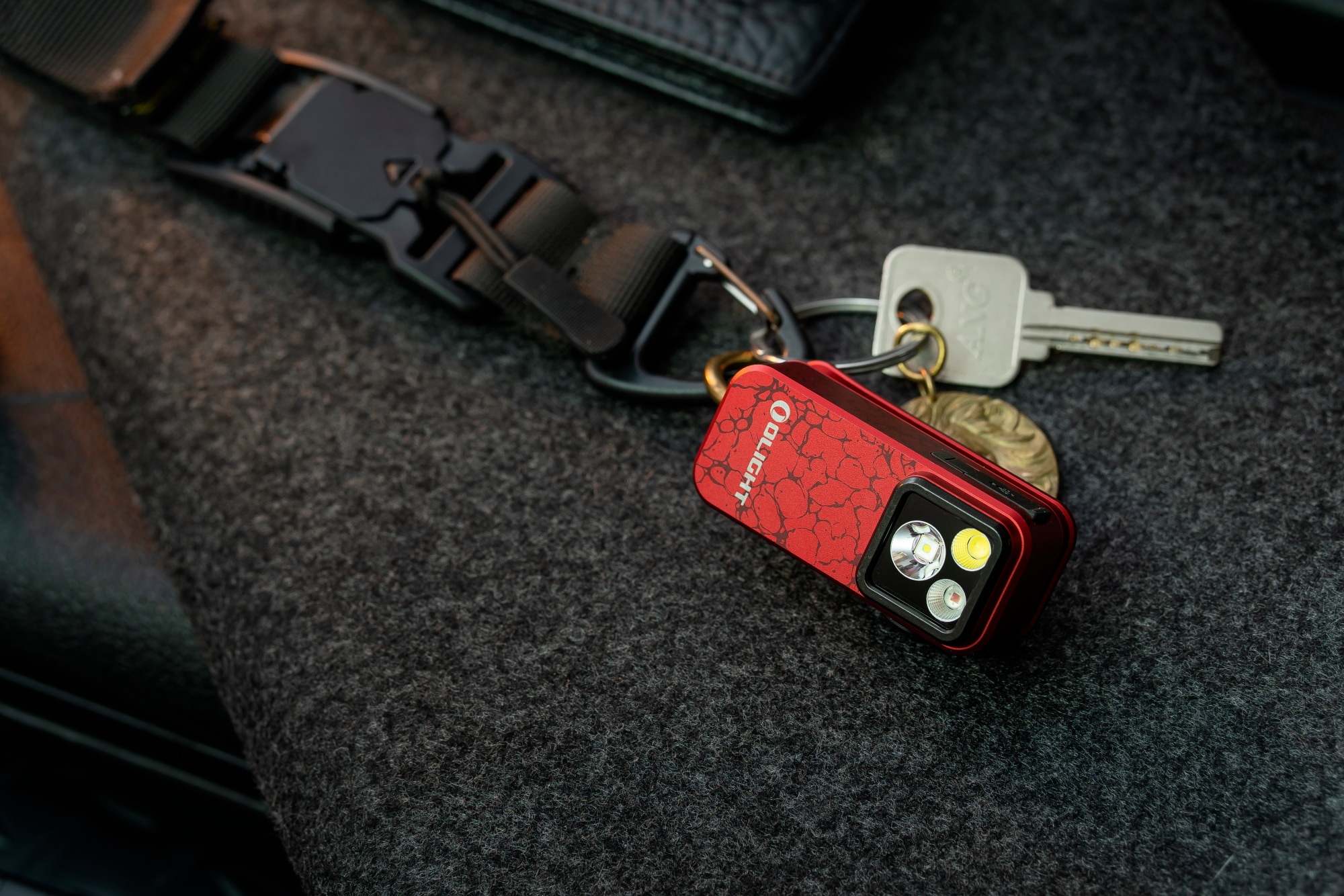 Latarka akumulatorowa Olight Oclip Pro Molten Lava - 500 lumenów