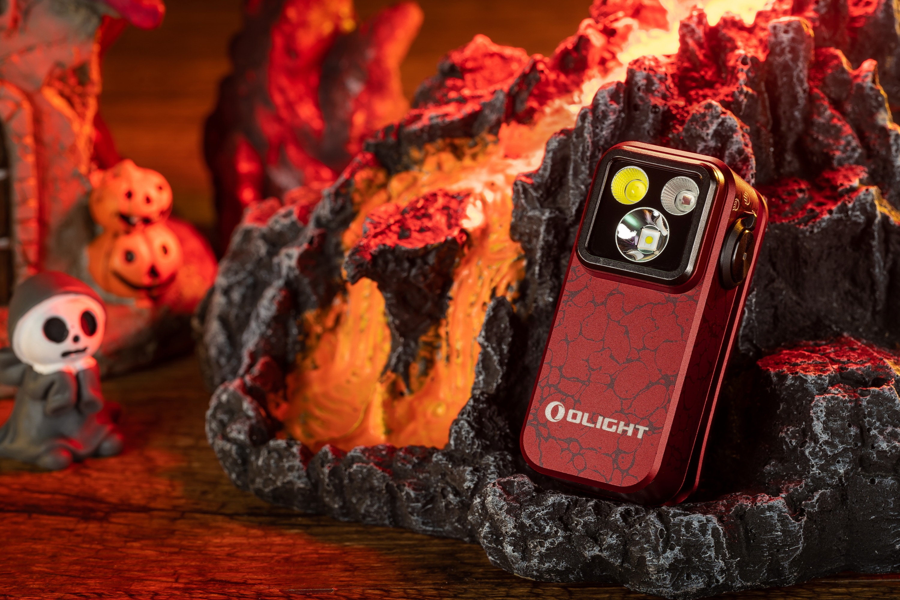 Latarka akumulatorowa Olight Oclip Pro Molten Lava - 500 lumenów