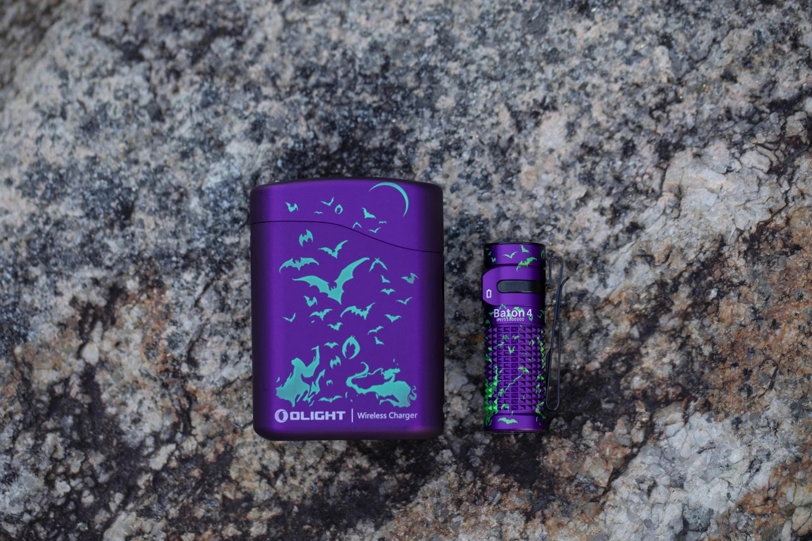 Latarka Olight Baton 4 Premium Edition Nocturnal Sentin z bezprzewodowym etui ładującym - 1300 lumenów