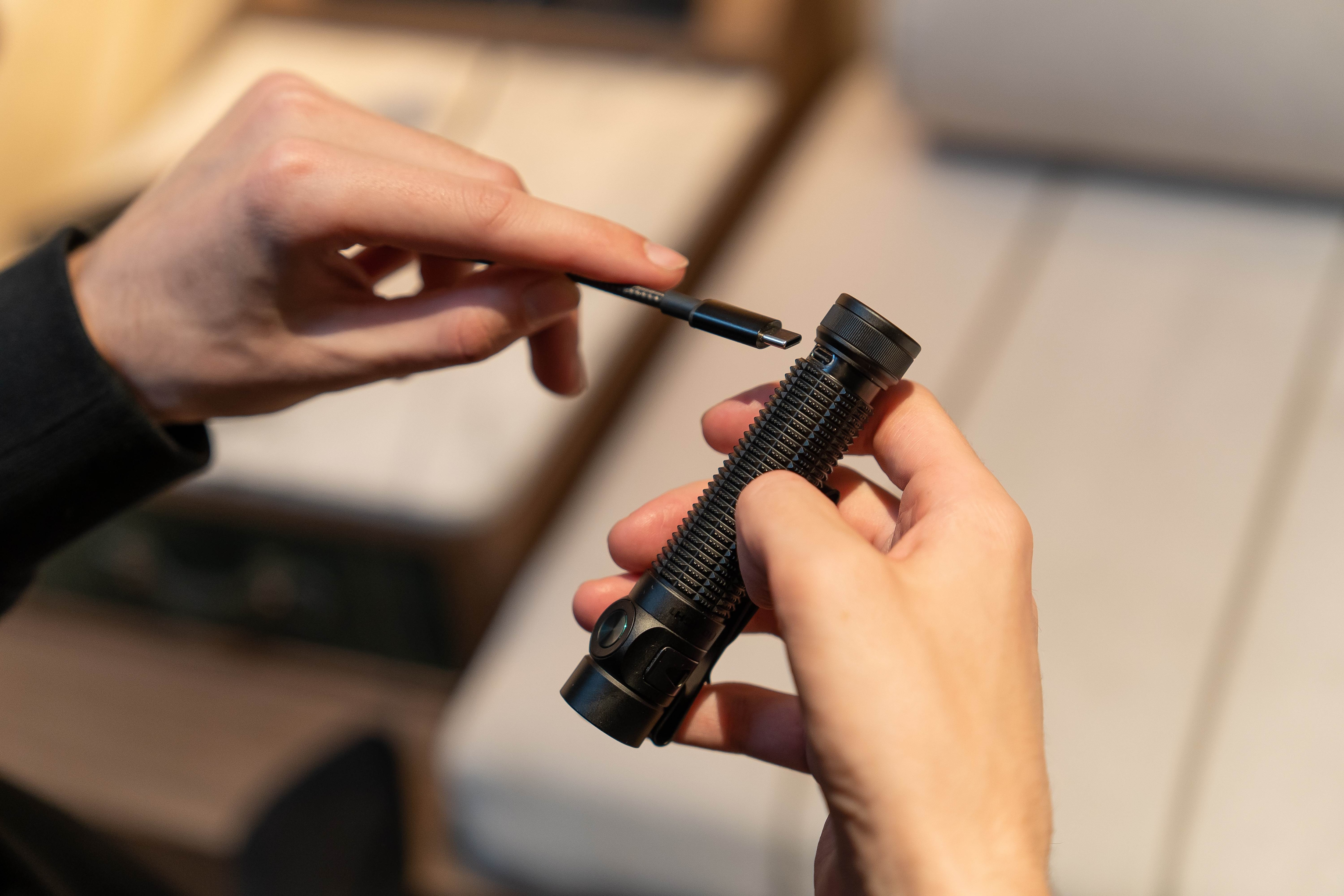 Latarka Olight Baton 4 Pro Matte Black - 1600 lumenów