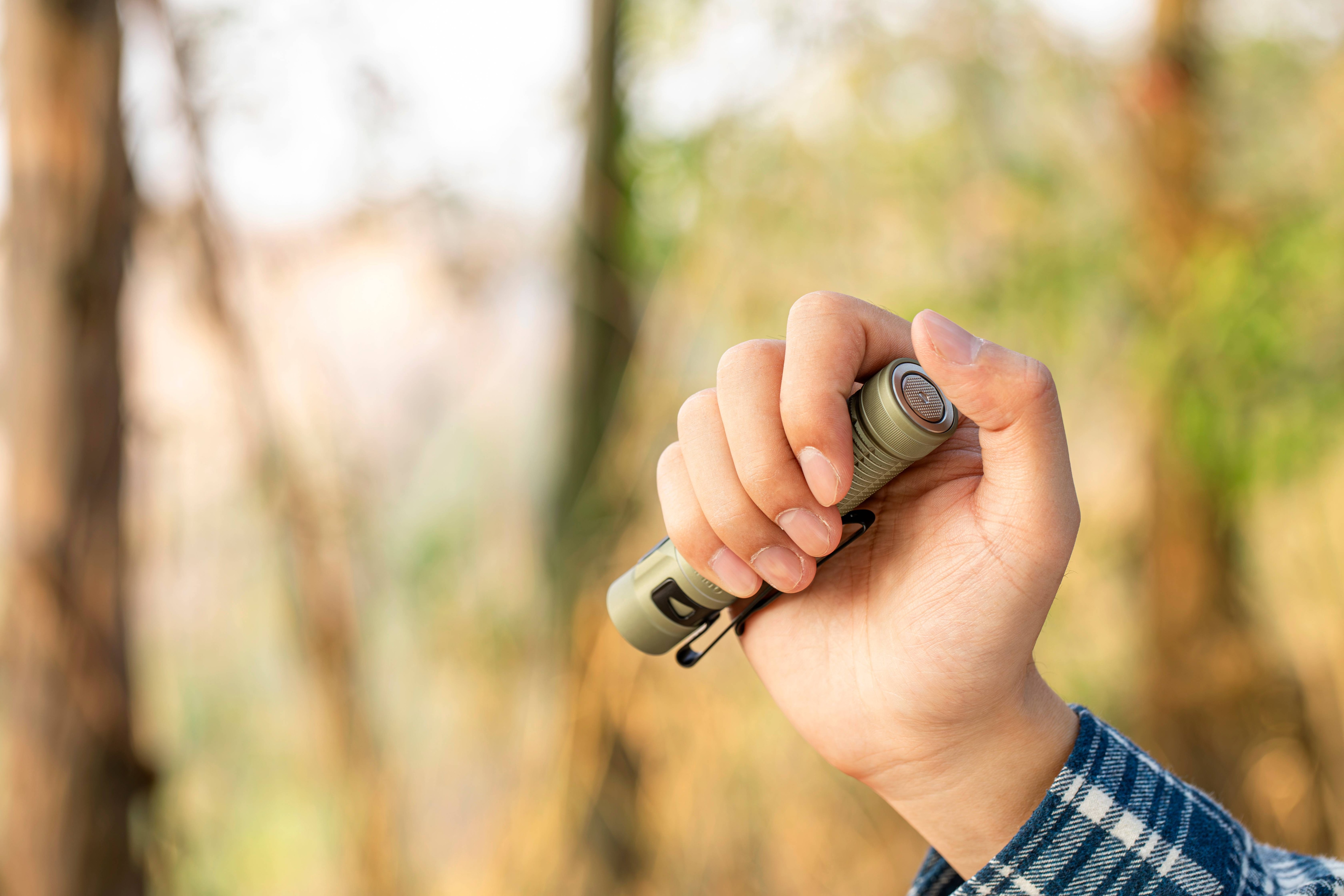 Latarka Olight Baton Ultra Olive Green - 1800 lumenów