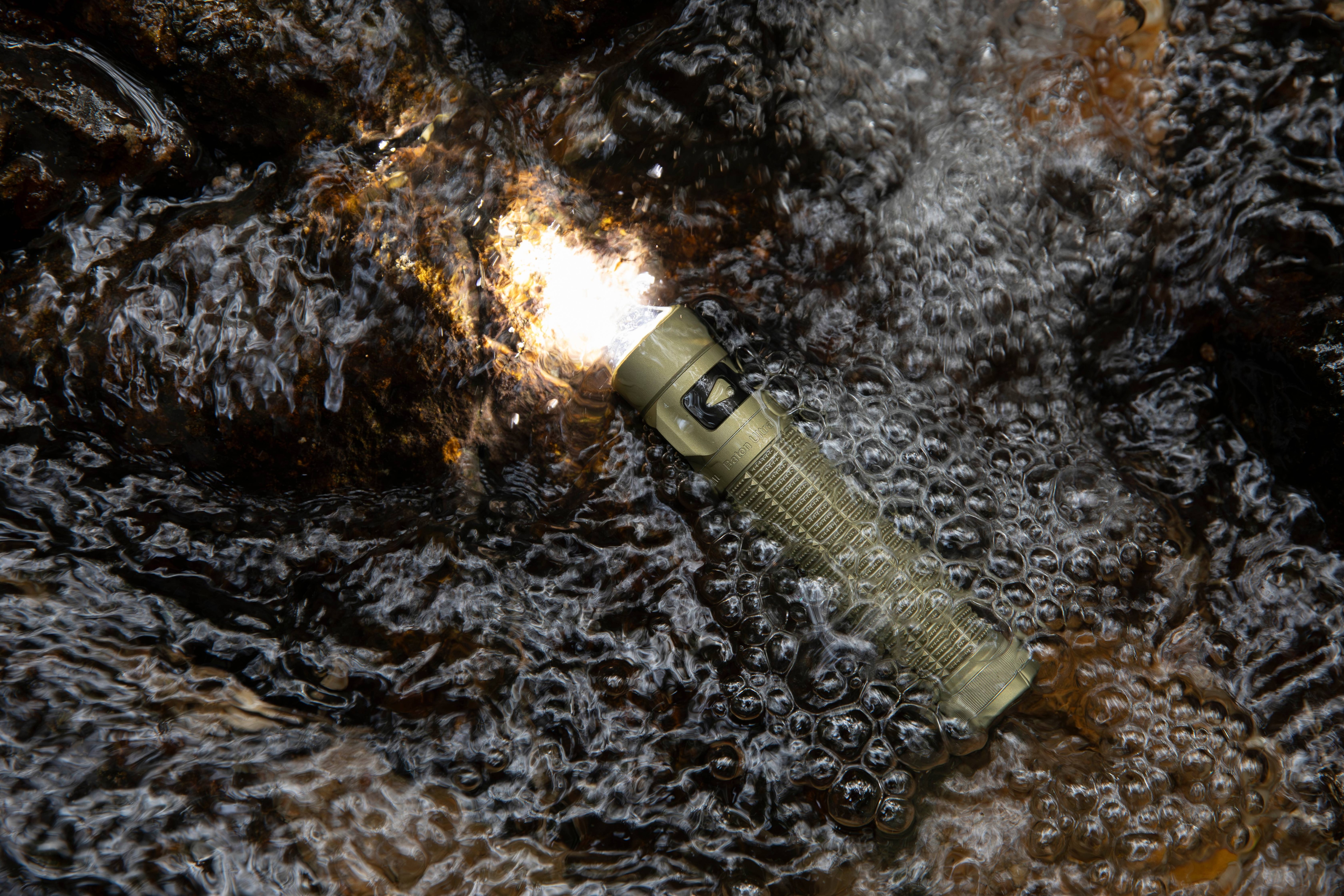 Latarka Olight Baton Ultra Olive Green - 1800 lumenów