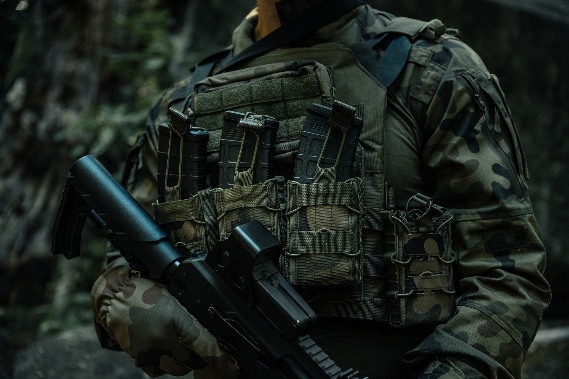 Uniwersalna ładownica Mil-Tec Flex na magazynek karabinowy - wz.93 Pantera PL Woodland