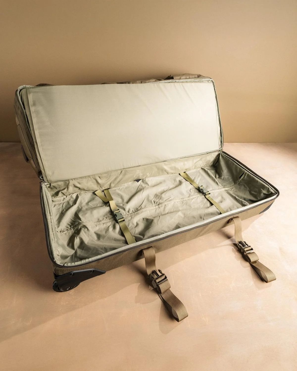 Сумка на колесах Eberlestock Hercules Duffel 191,4 л - Dry Earth
