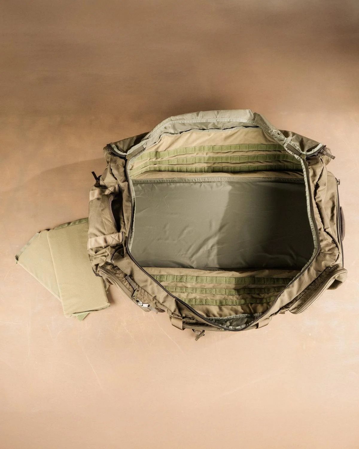 Сумка на колесах Eberlestock Hercules Duffel 191,4 л - Dry Earth