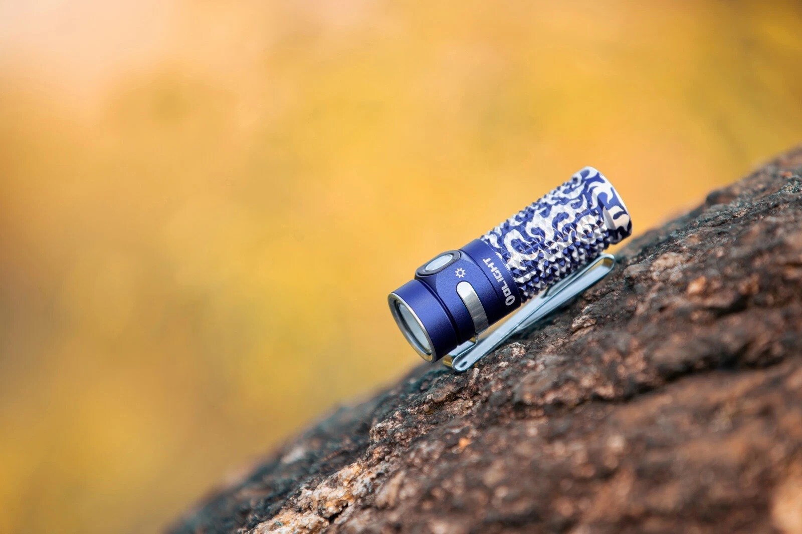 Акумуляторний ліхтарик Olight Baton 4 Blue Phantom - 1300 люменів