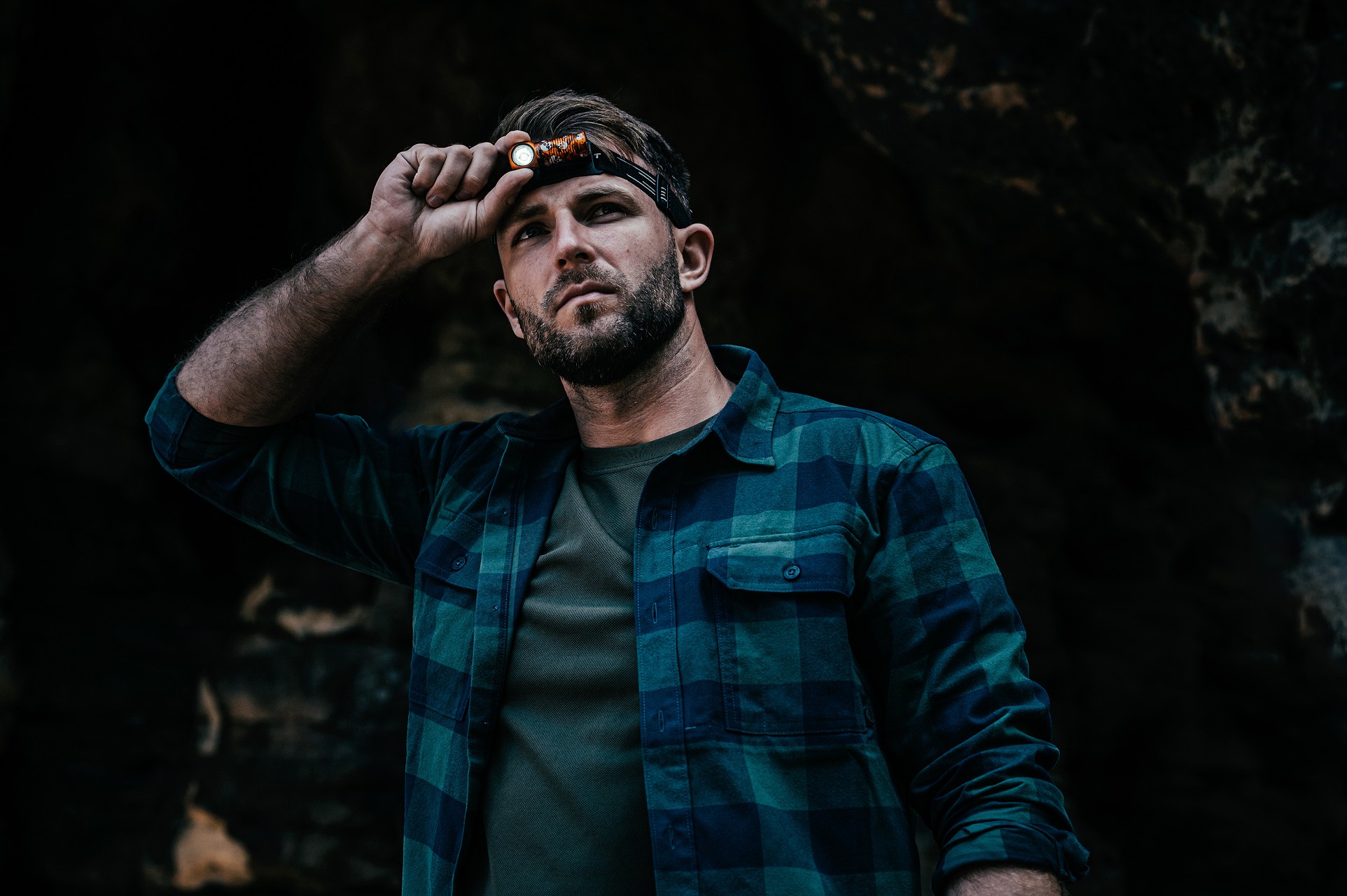 Latarka czołowa i kątowa Olight Perun 3 Mini Cool White Ghost Blaze z opaską - 1250 lumenów