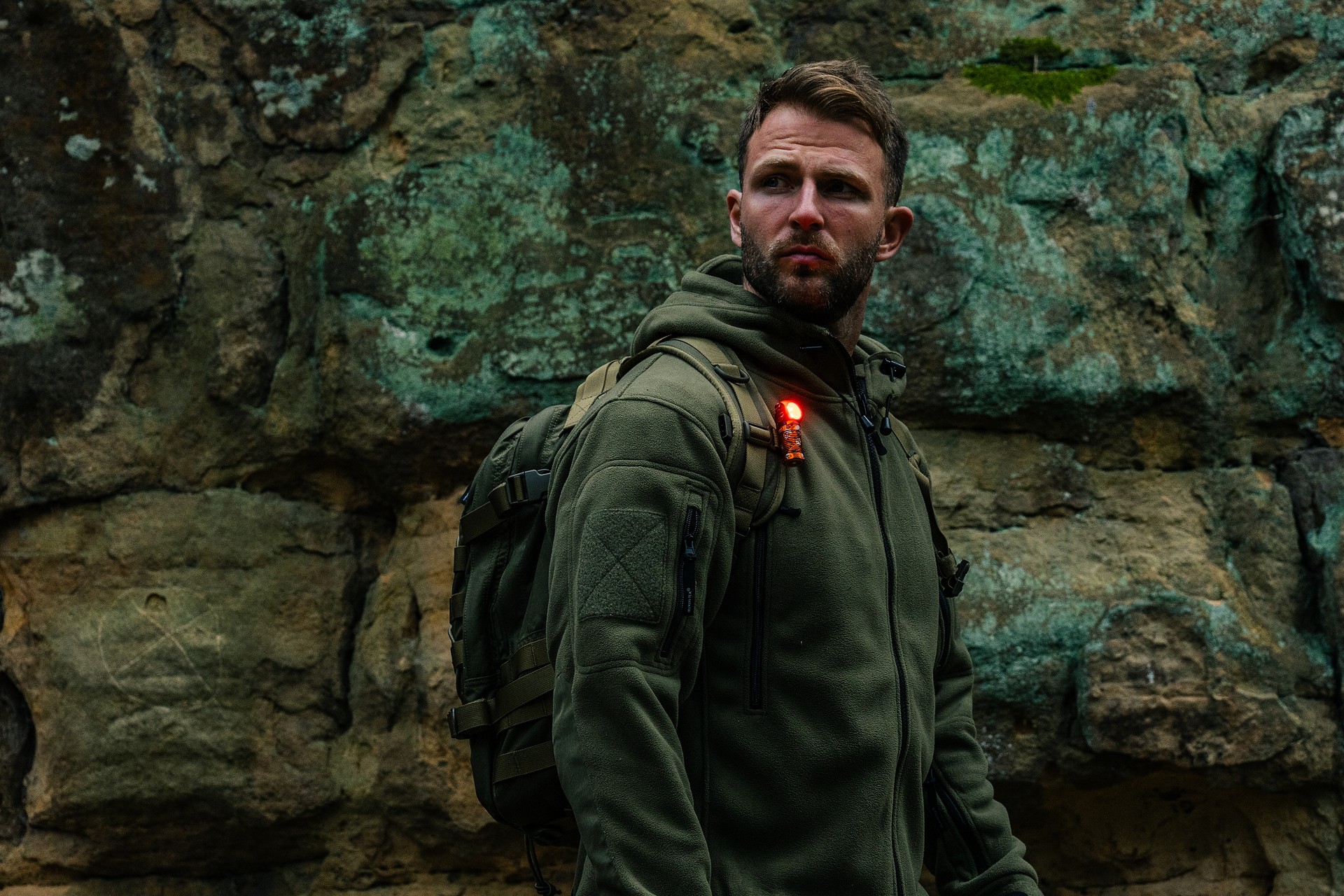 Latarka czołowa i kątowa Olight Perun 3 Mini Cool White Ghost Blaze z opaską - 1250 lumenów