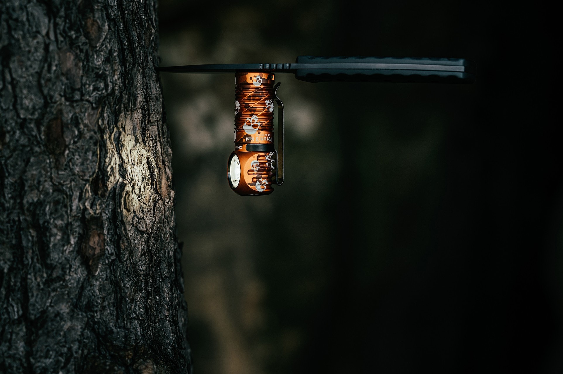 Налобний і кутовий ліхтарик Olight Perun 3 Mini Cool White Ghost Blaze з ремінцем - 1250 люменів