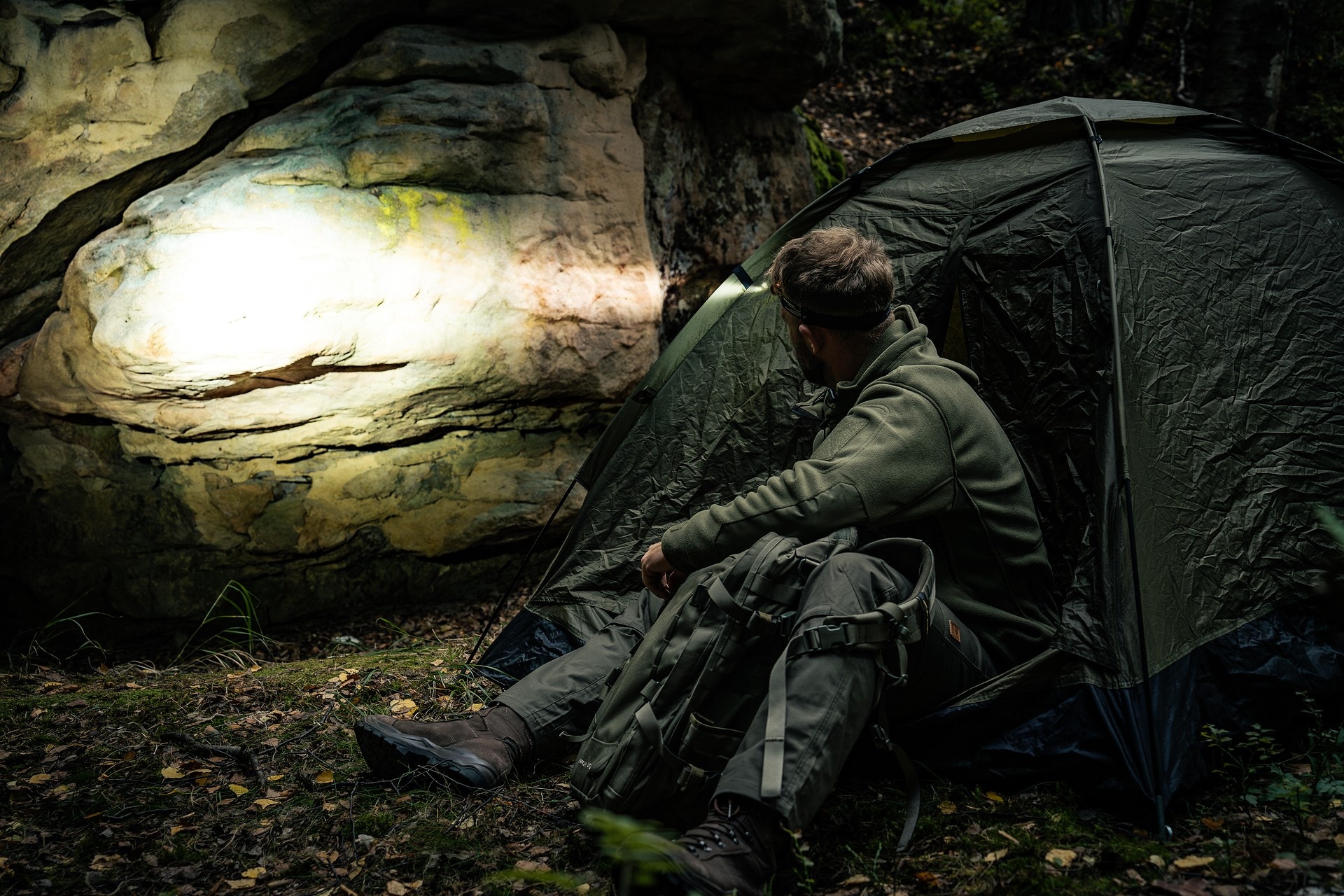 Latarka czołowa i kątowa Olight Perun 3 Mini Cool White Ghost Blaze z opaską - 1250 lumenów