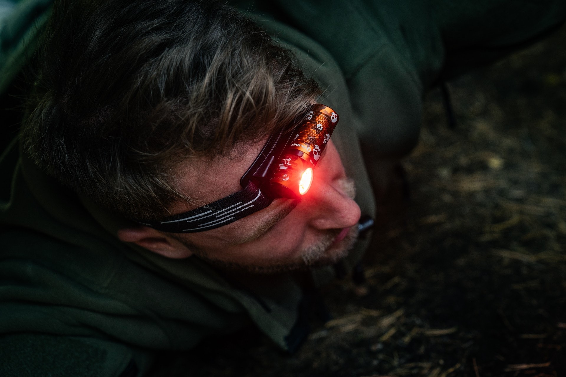 Latarka czołowa i kątowa Olight Perun 3 Mini Cool White Ghost Blaze z opaską - 1250 lumenów