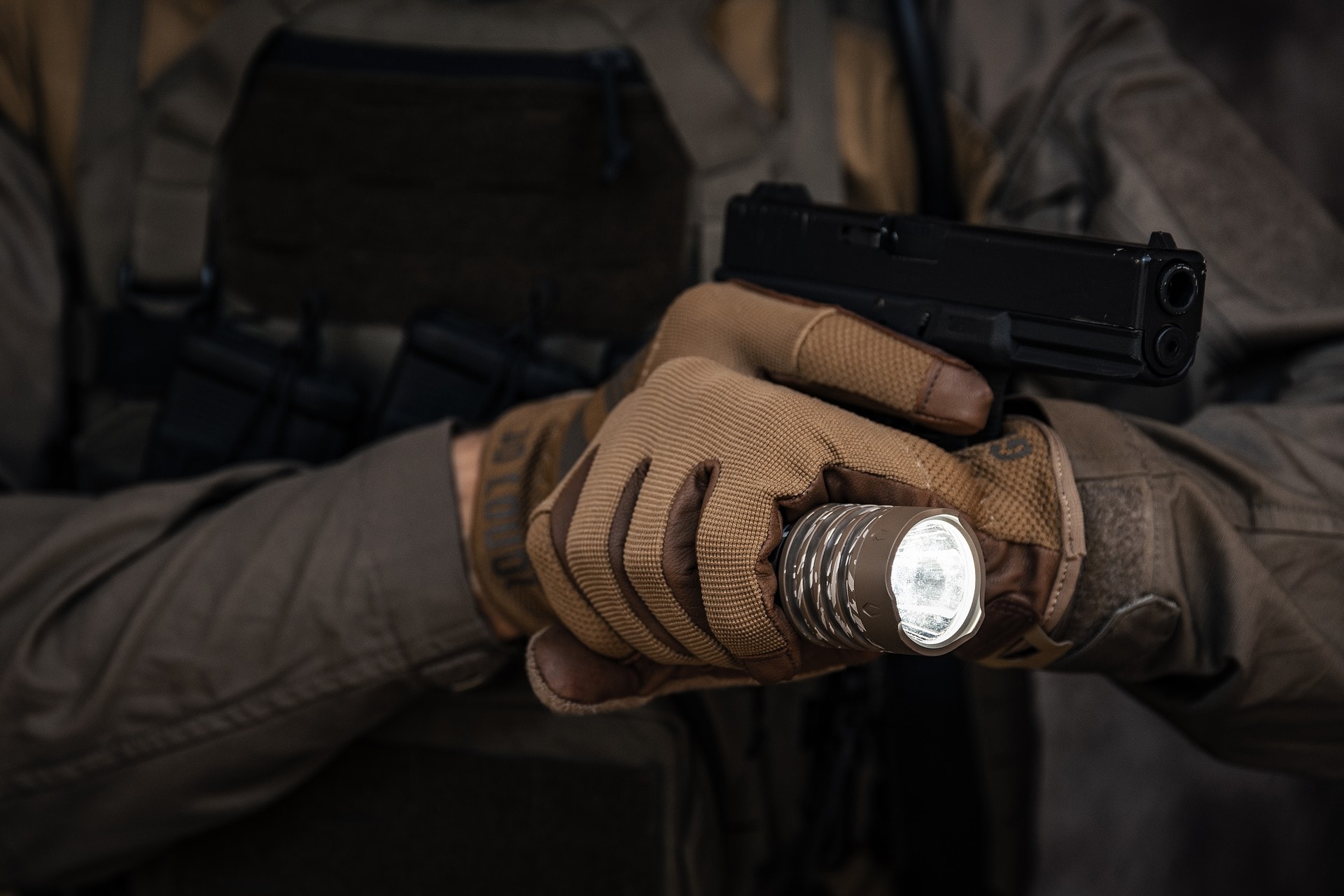 Latarka taktyczna Olight Warrior X 4 Glacial Valley - 2600 lumenów