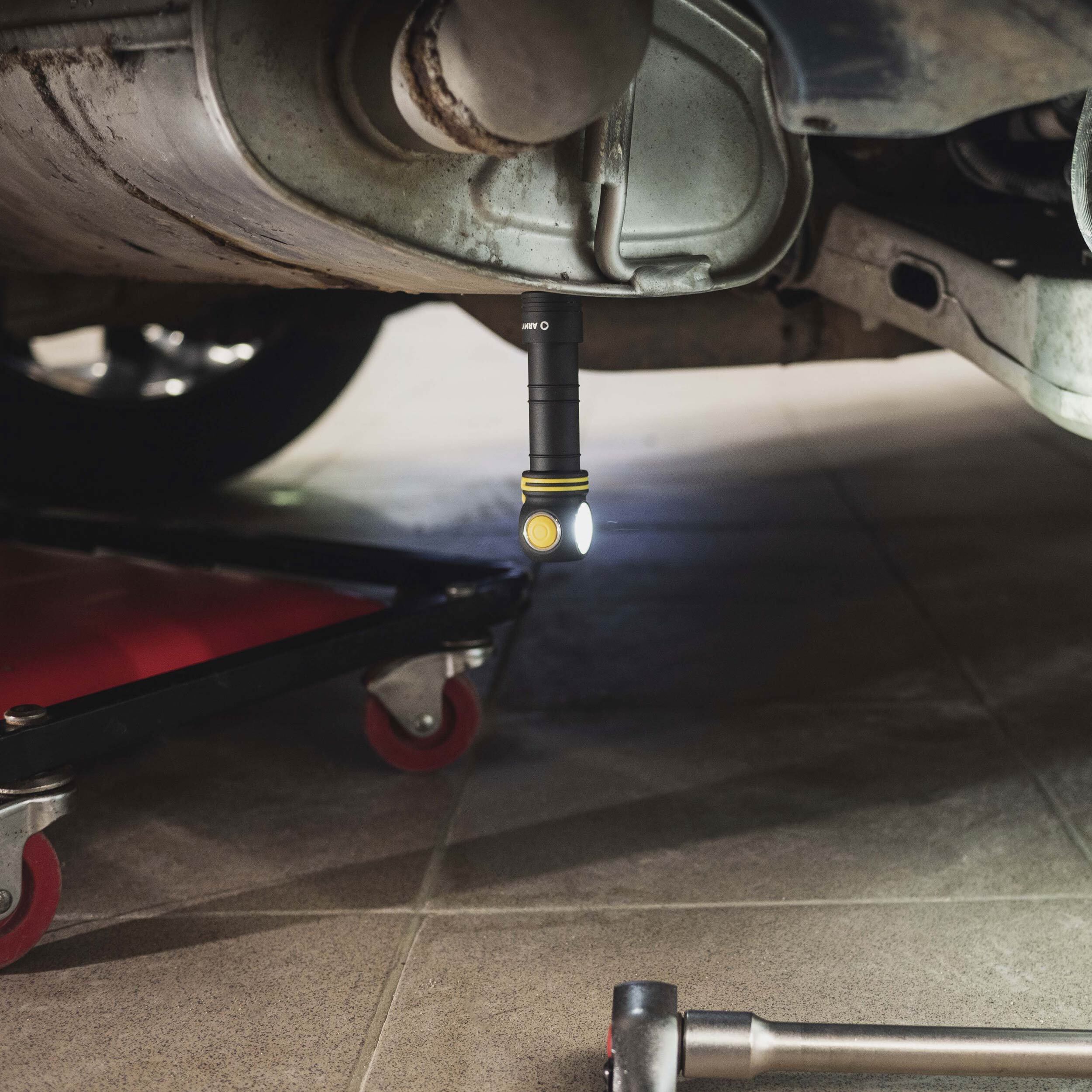 Latarka czołowa i kątowa Armytek Elf C2 USB-C White PCB - 1100 lumenów