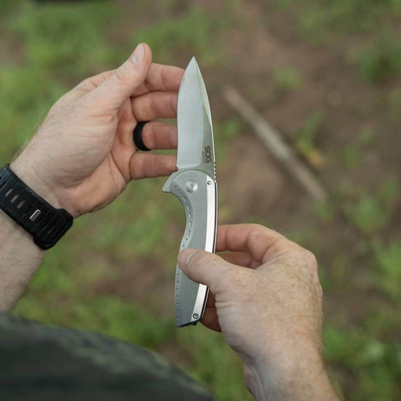 Nóż składany SOG Aegis FLK 2.0 Drop-Point - Satin/Stonewash