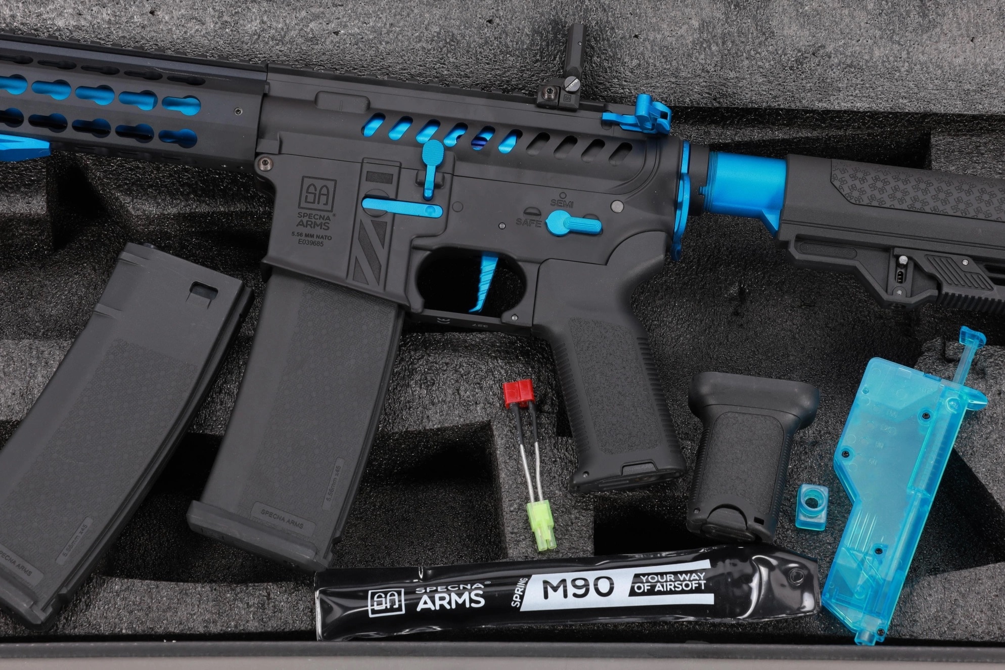 Karabinek szturmowy AEG Specna Arms SA-E40 Edge HAL 2 ETU Light Ops Stock Gen. 2 - Black/Blue