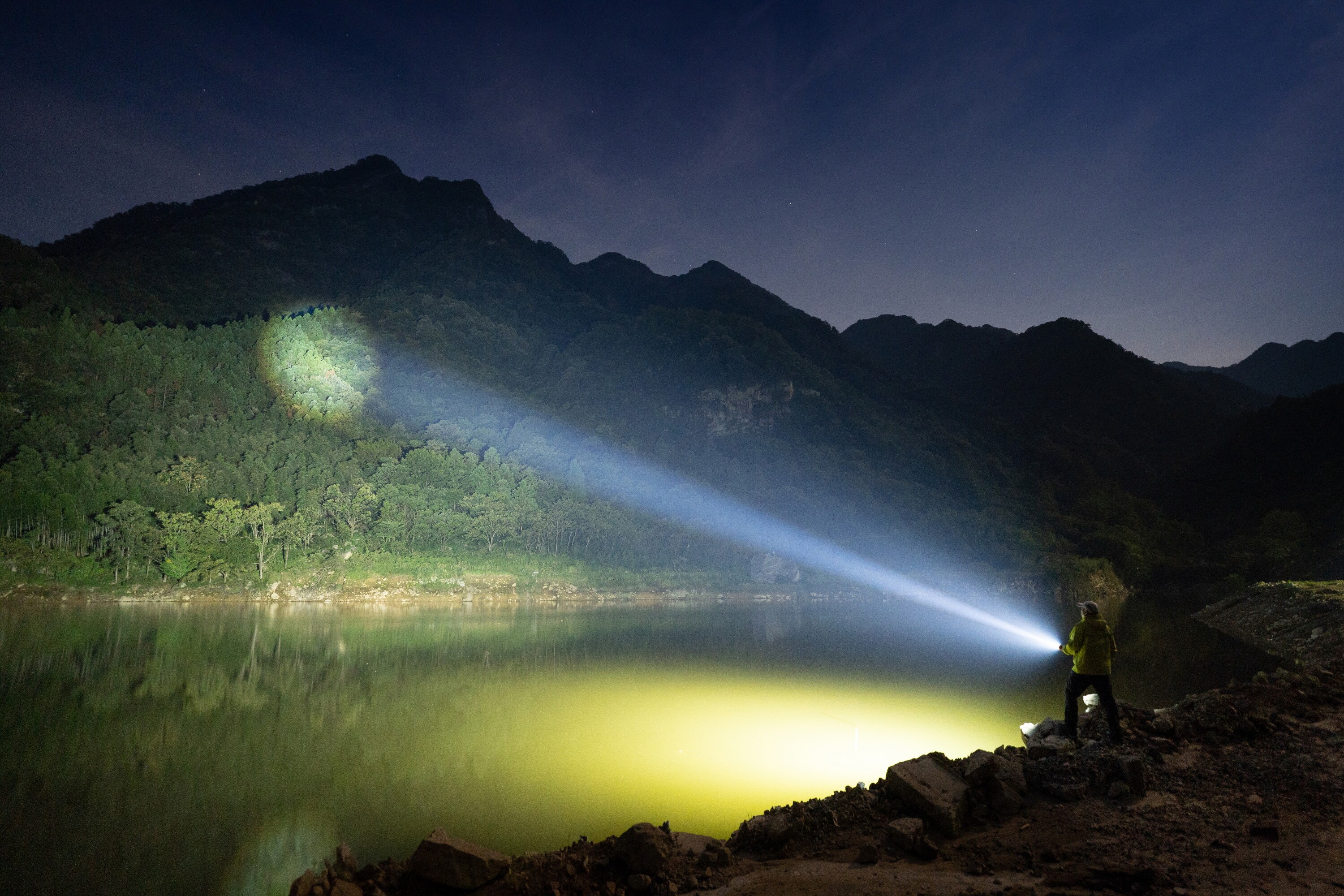 Latarka akumulatorowa Olight Marauder Mini 2 Orange - 10000 lumenów, zasięg 750 m