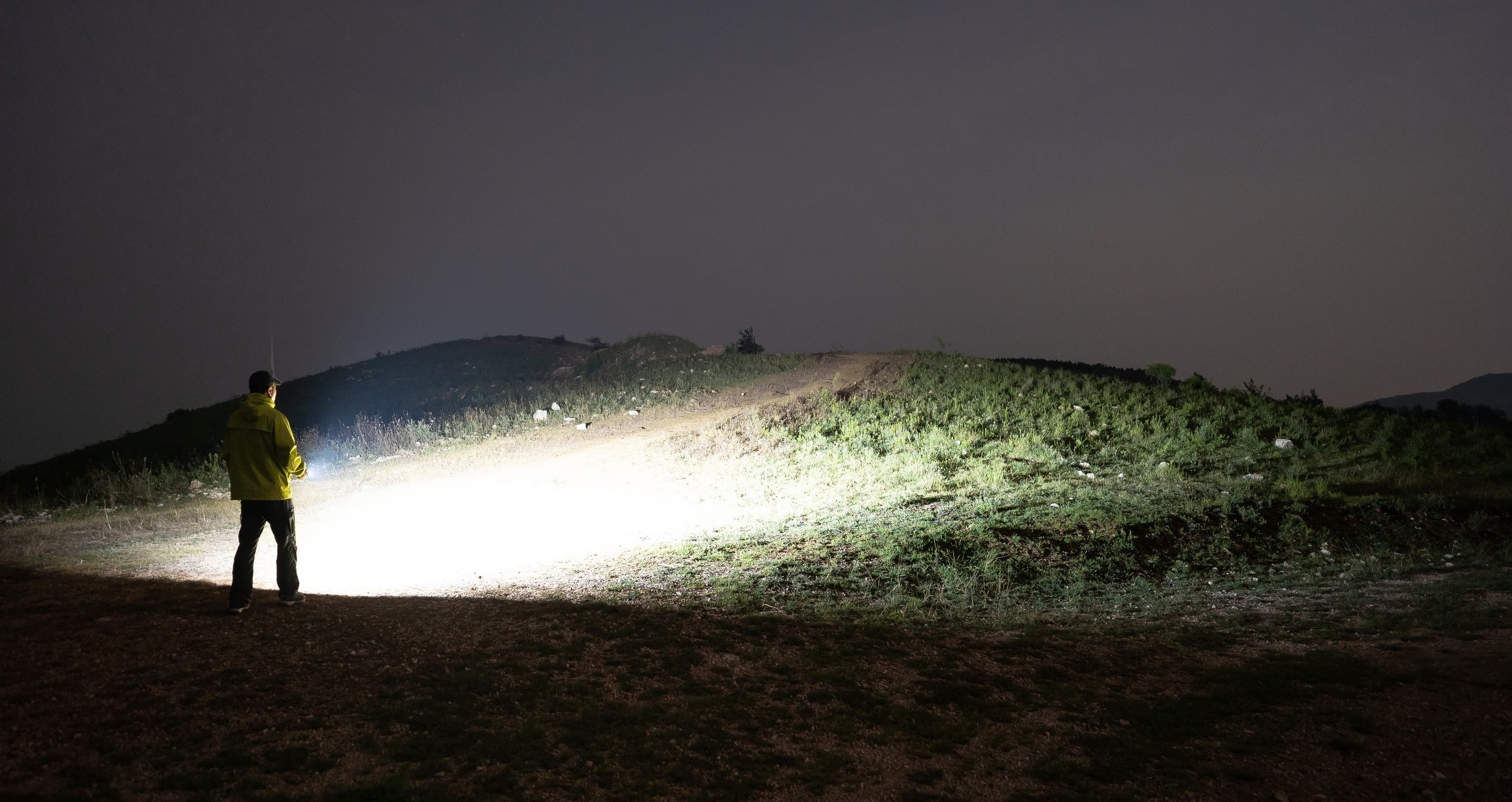 Latarka Olight ArkPro Class 1 Cool White Zombie Green - 1500 lumenów