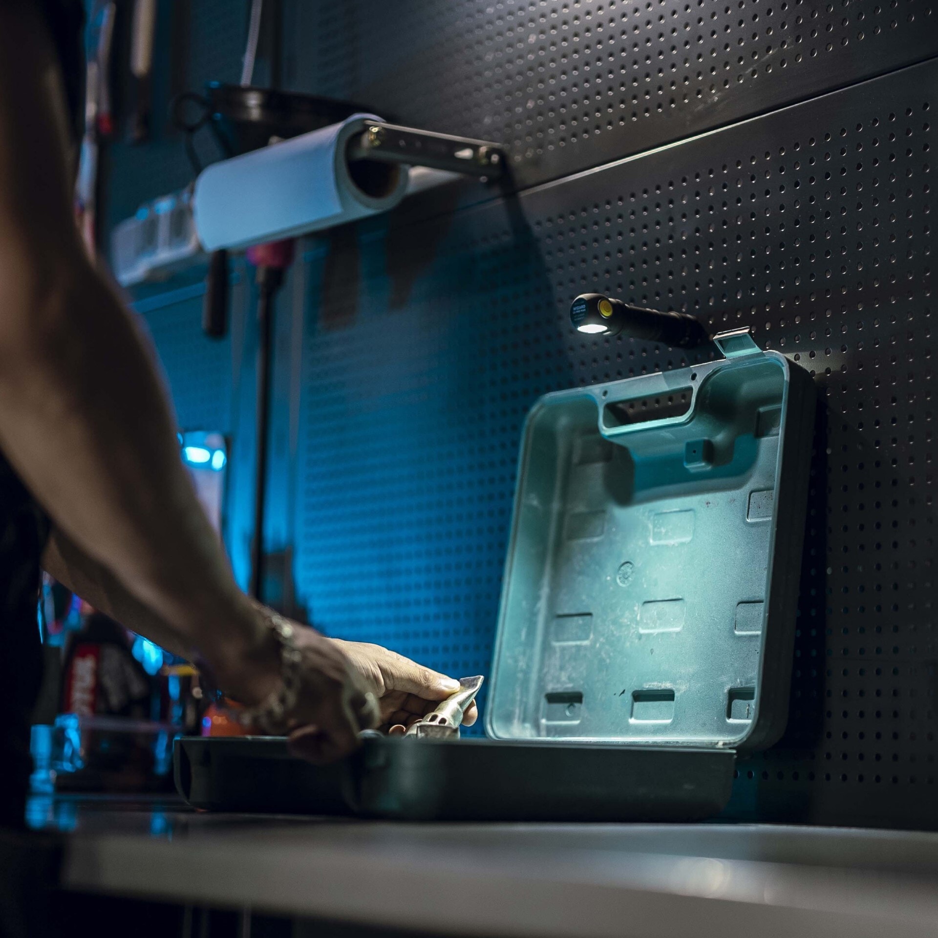 Налобний і кутовий ліхтарик Armytek Wizard C2 Pro MAX LR White PCB - 4150 люменів