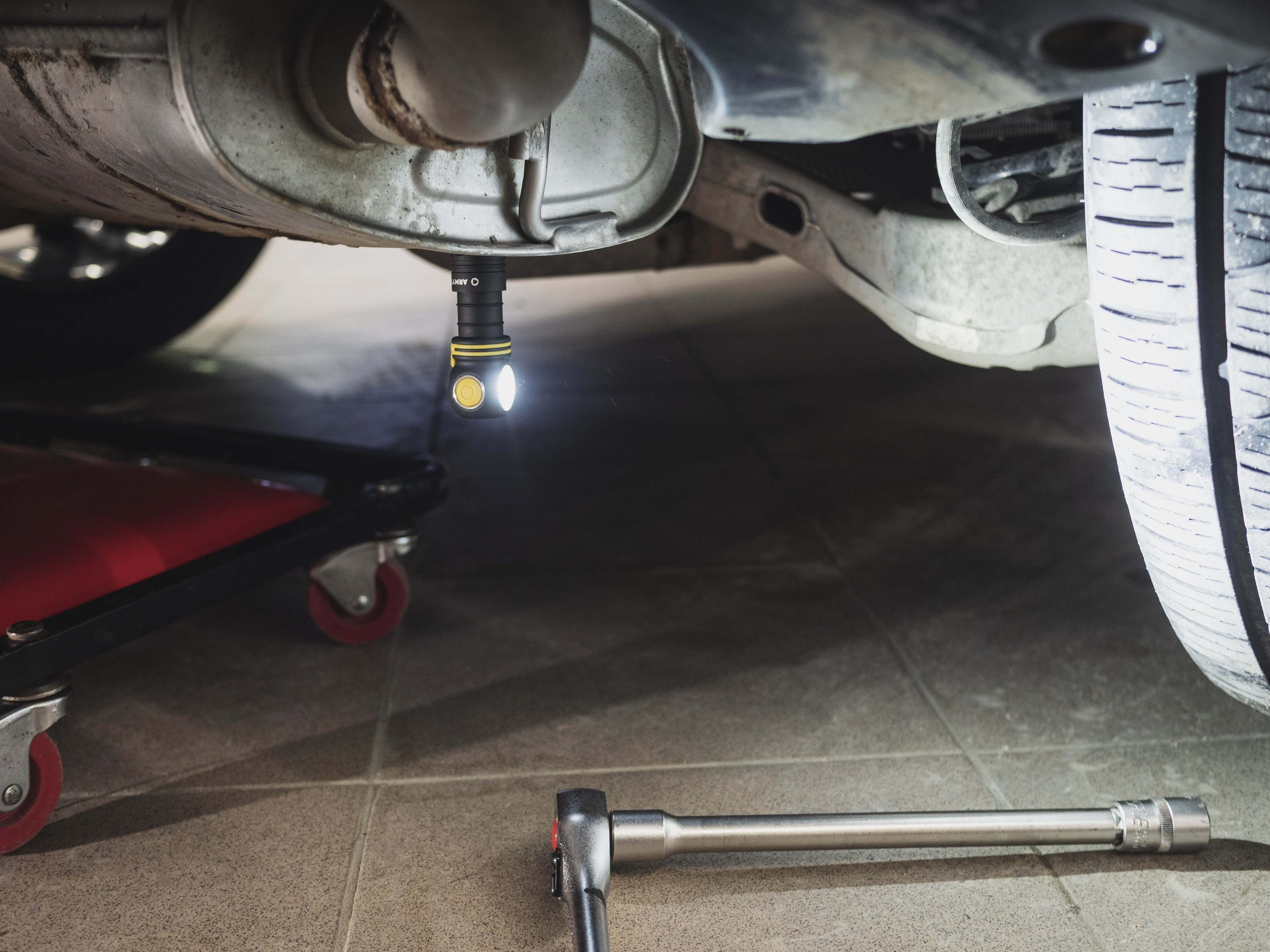 Latarka kątowa i czołowa Armytek Elf C1 USB-C White PCB - 1000 lumenów