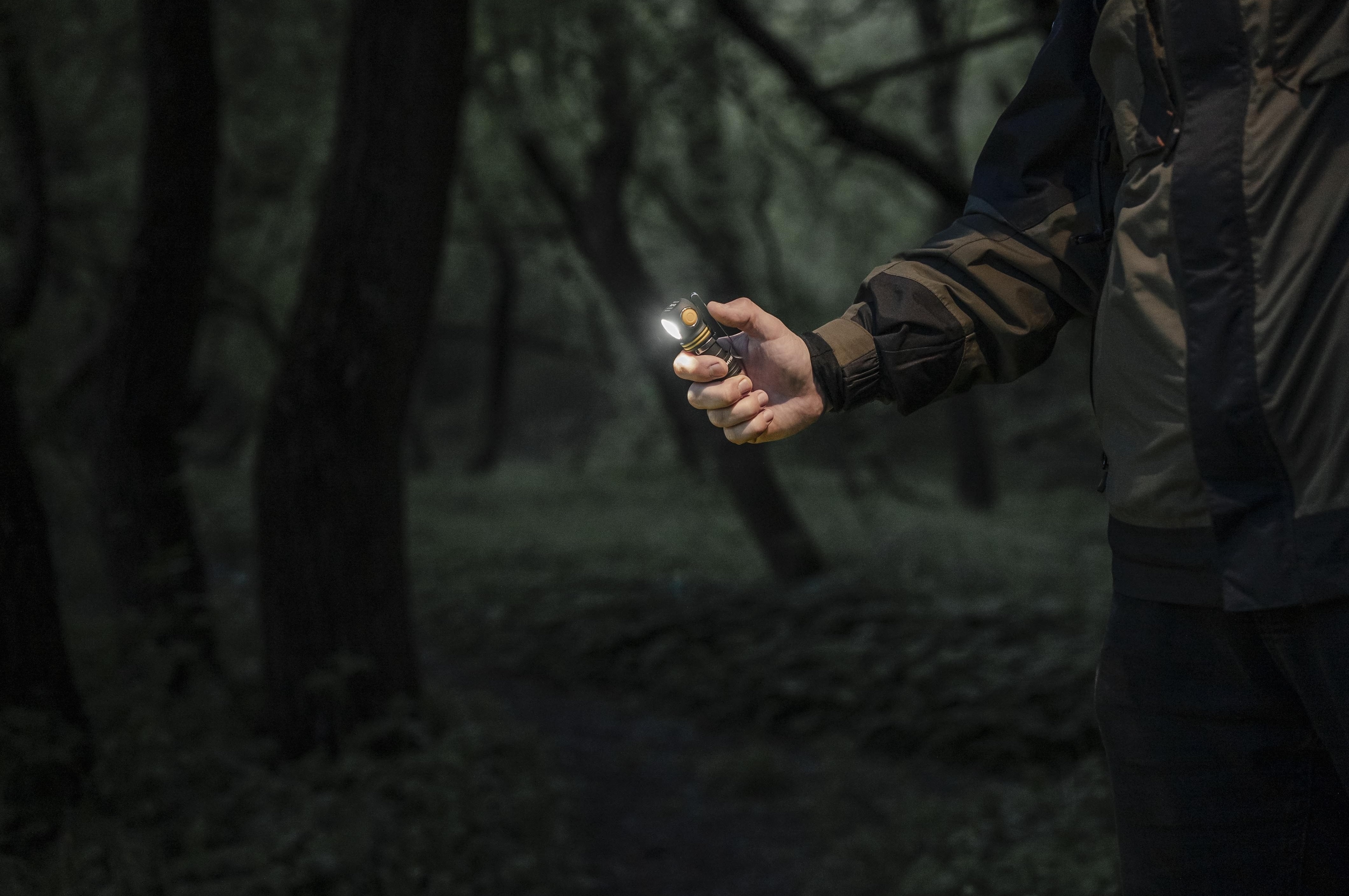 Latarka kątowa i czołowa Armytek Elf C1 USB-C White PCB - 1000 lumenów