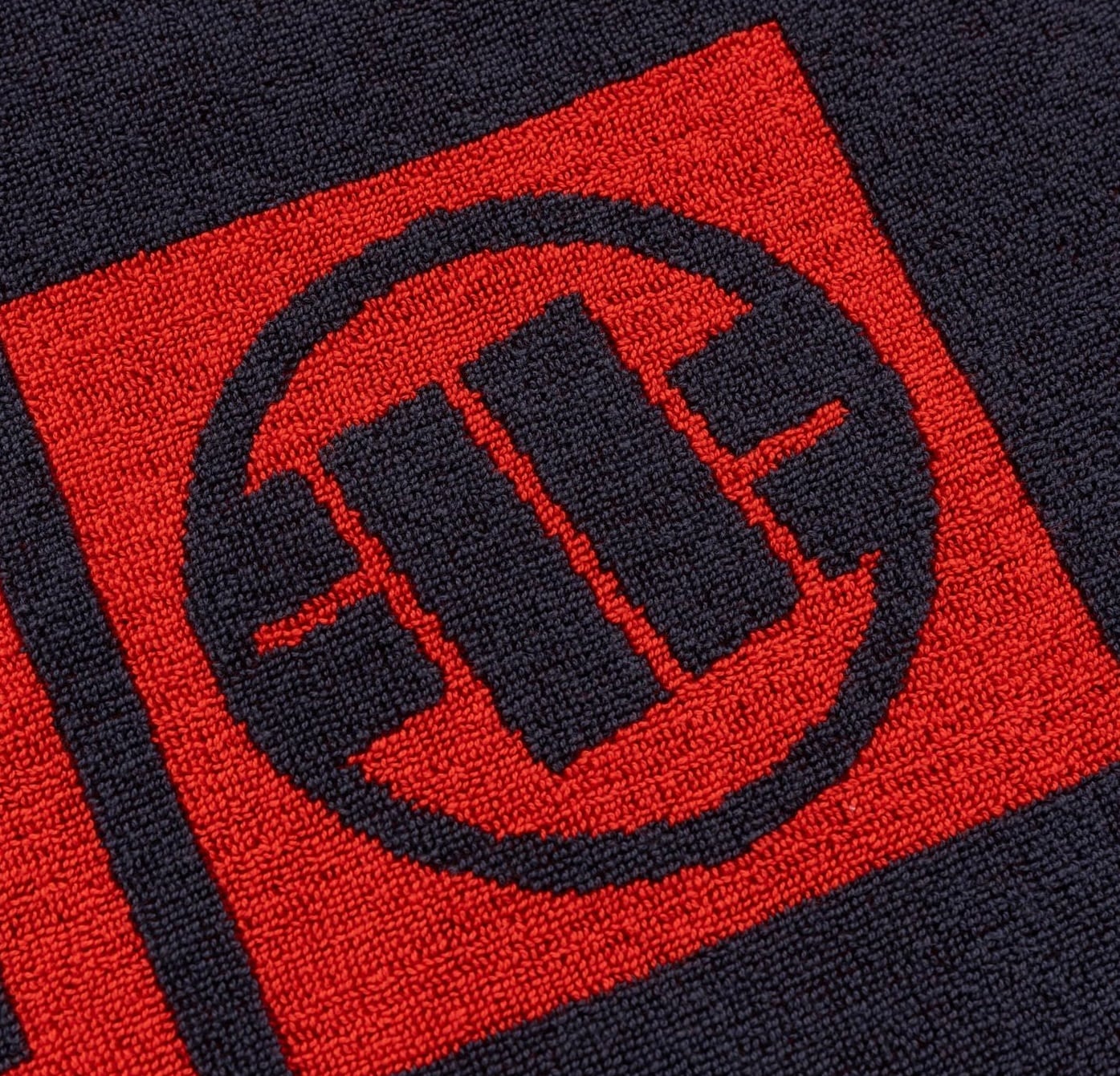 Ręcznik Pitbull Gym Hilltop 88 x 52 cm - Graphite/Red