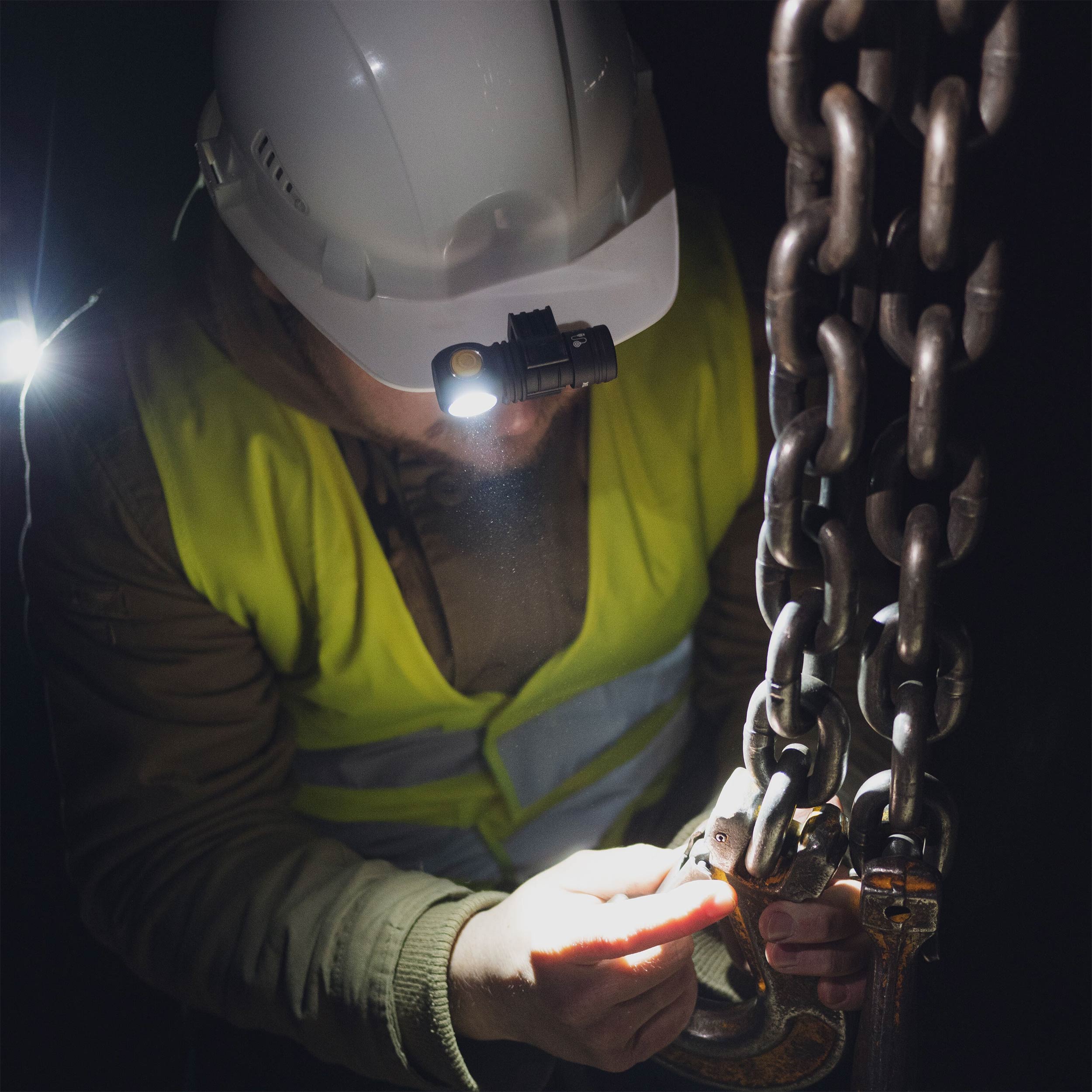 Налобний і кутовий ліхтарик Armytek Wizard C1 Pro Magnet USB Yellow PCB - 930 люменів