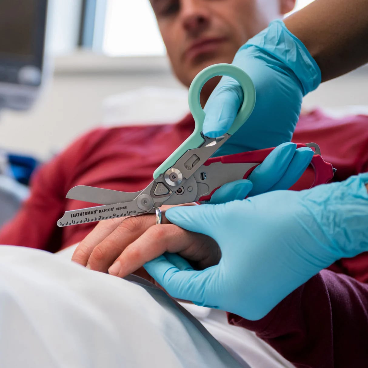 Multitool Leatherman Raptor Rescue South Beach z kaburą Utility