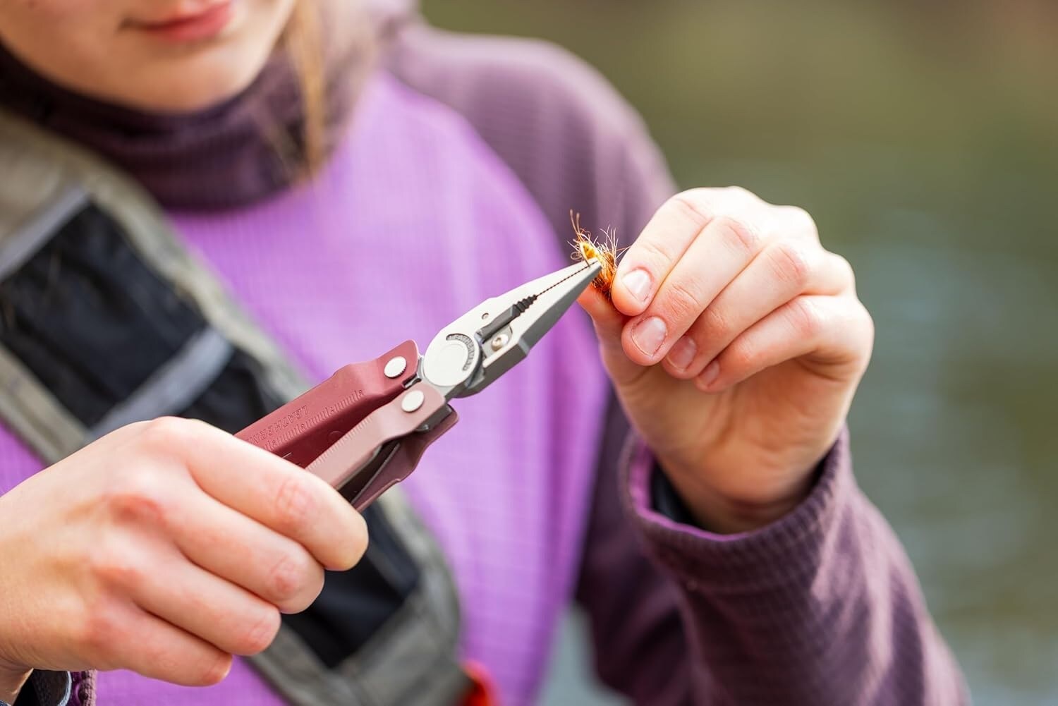 Multitool Leatherman Rebar Heathered Cranberry z kaburą