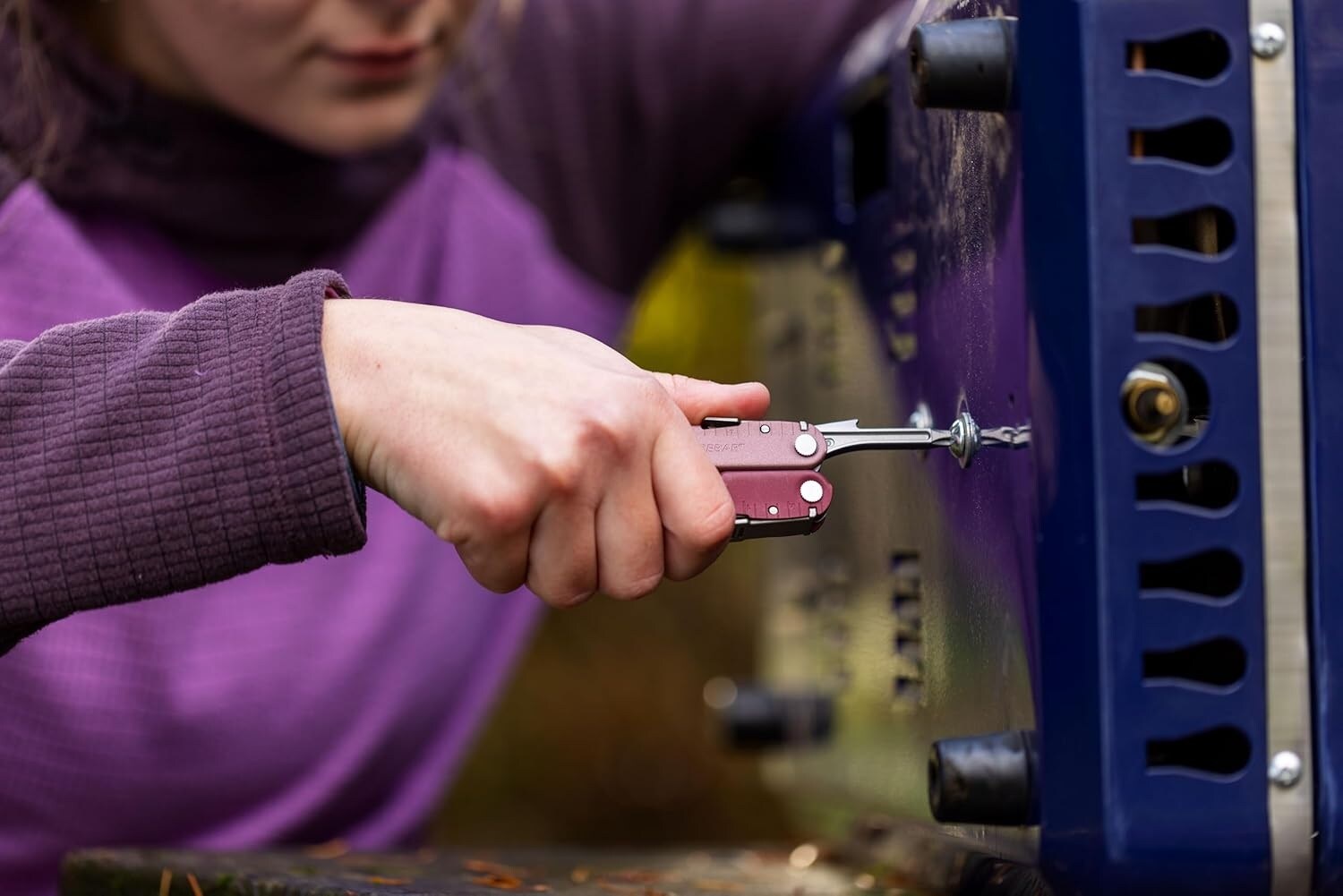 Multitool Leatherman Rebar Heathered Cranberry z kaburą