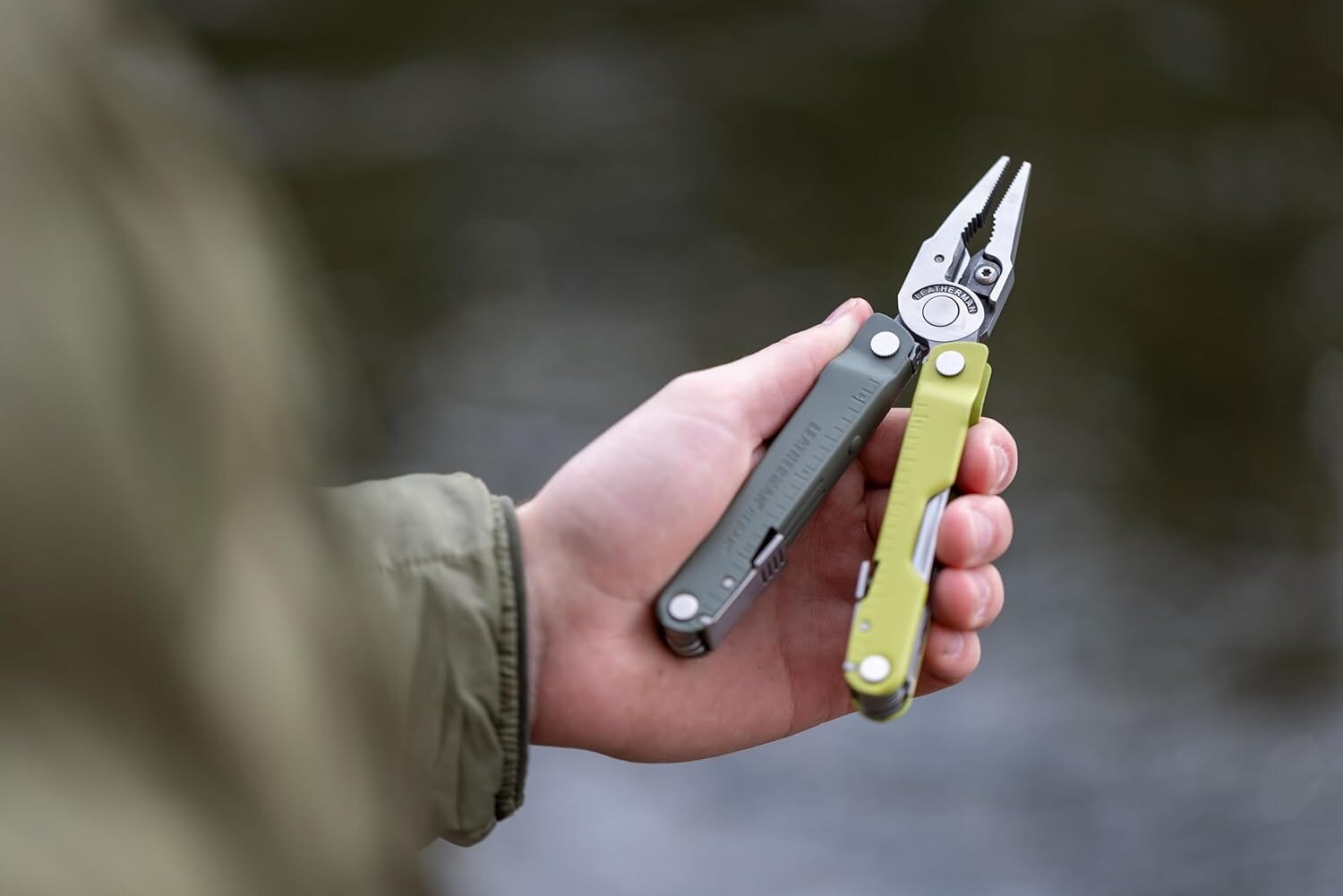 Multitool Leatherman Rebar Mossy Slate z kaburą