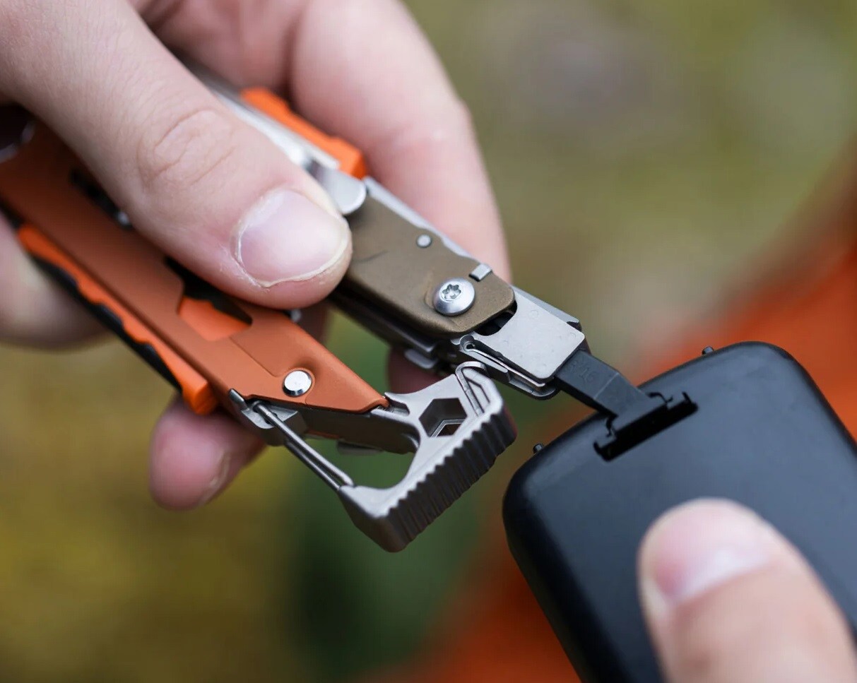 Multitool Leatherman Signal Mesa Verde z kaburą